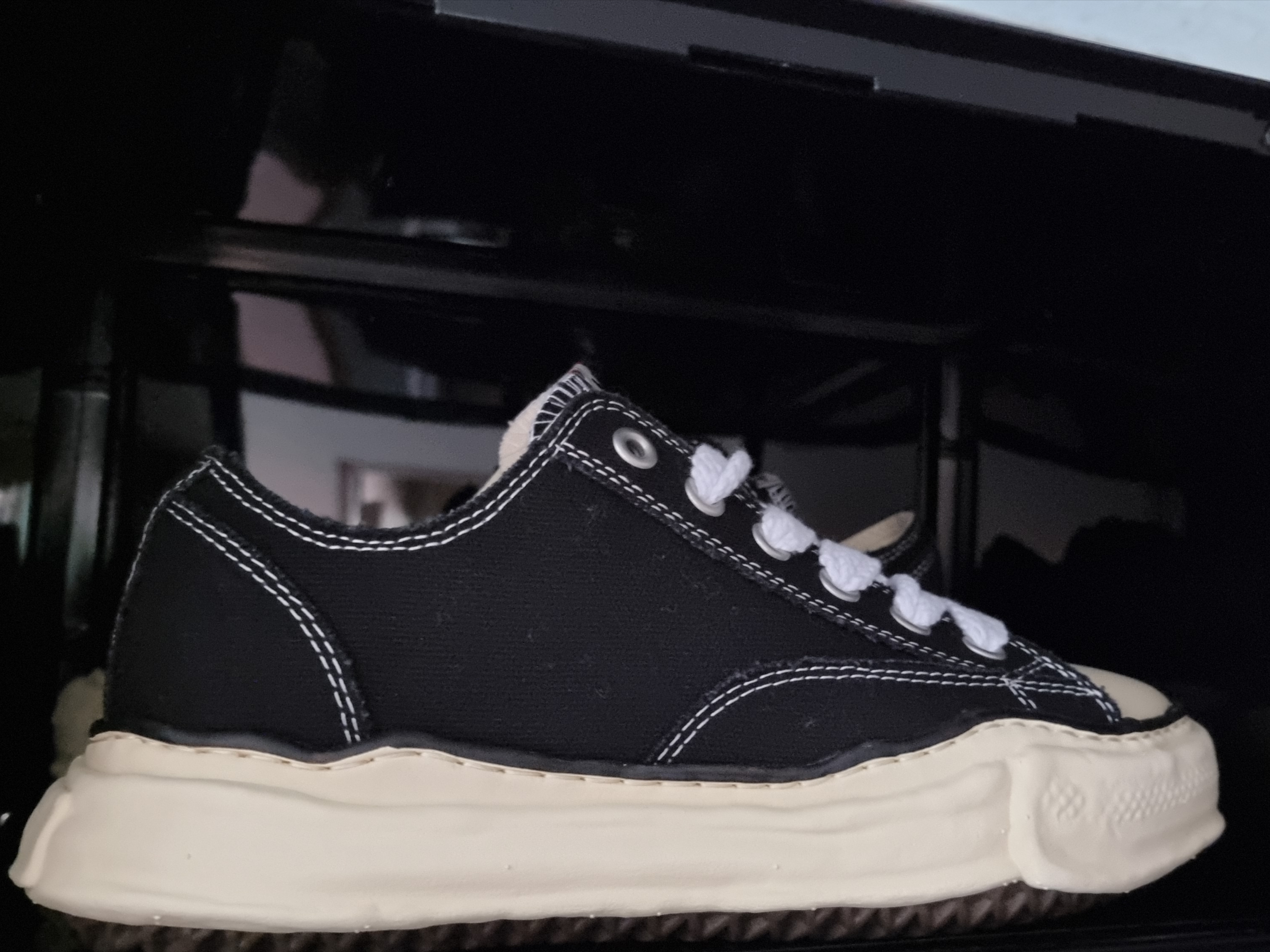 Maison Mihara Yasuhiro Peterson VL OG Sole Canvas Low-top Sneakers Black 착용 스타일
