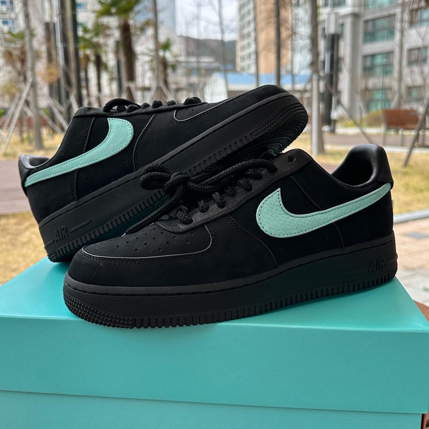 Nike x Tiffany & Co. Air Force 1 Low SP 1837 착용 스타일 - 1
