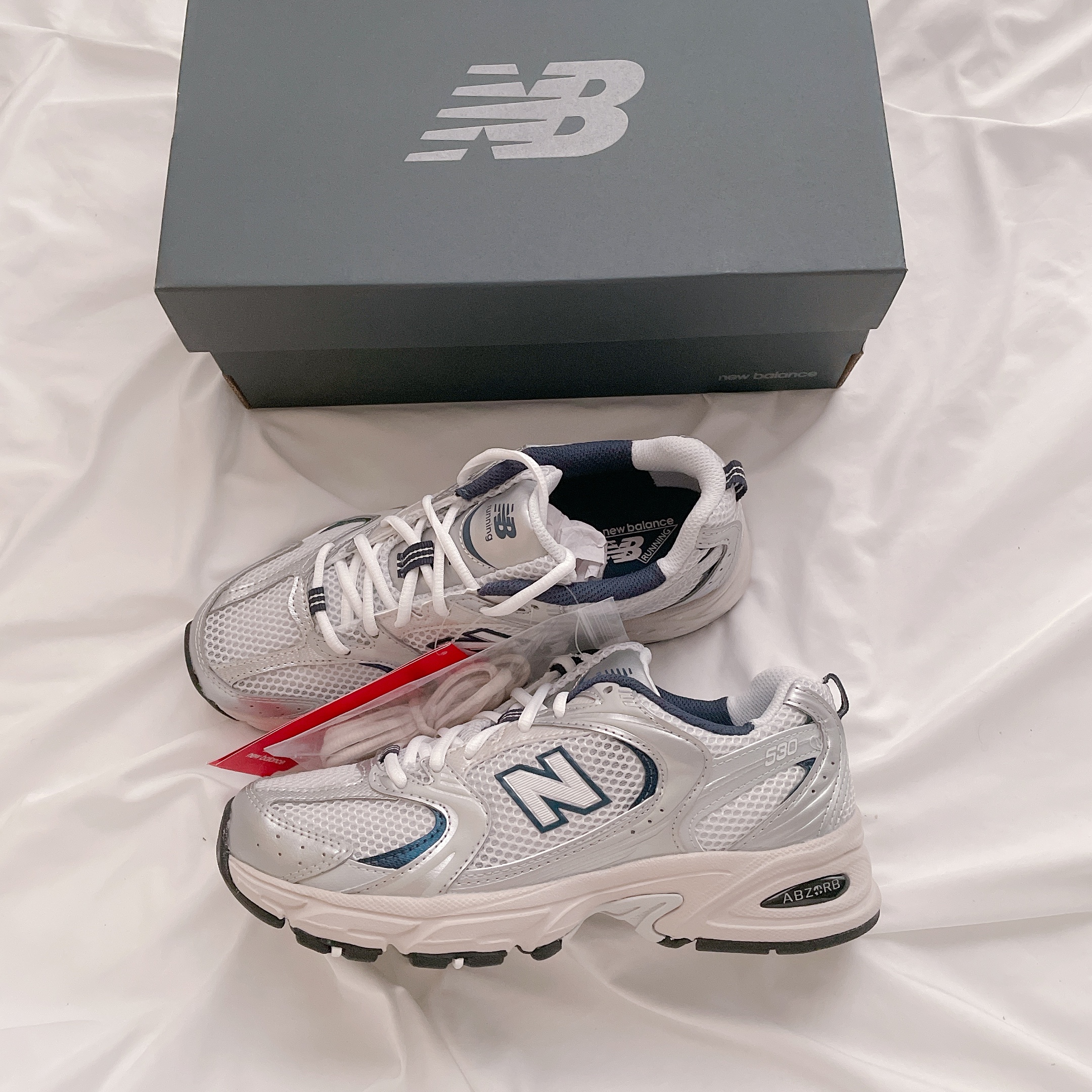 New Balance 530 Steel Grey 착용 스타일 - 2