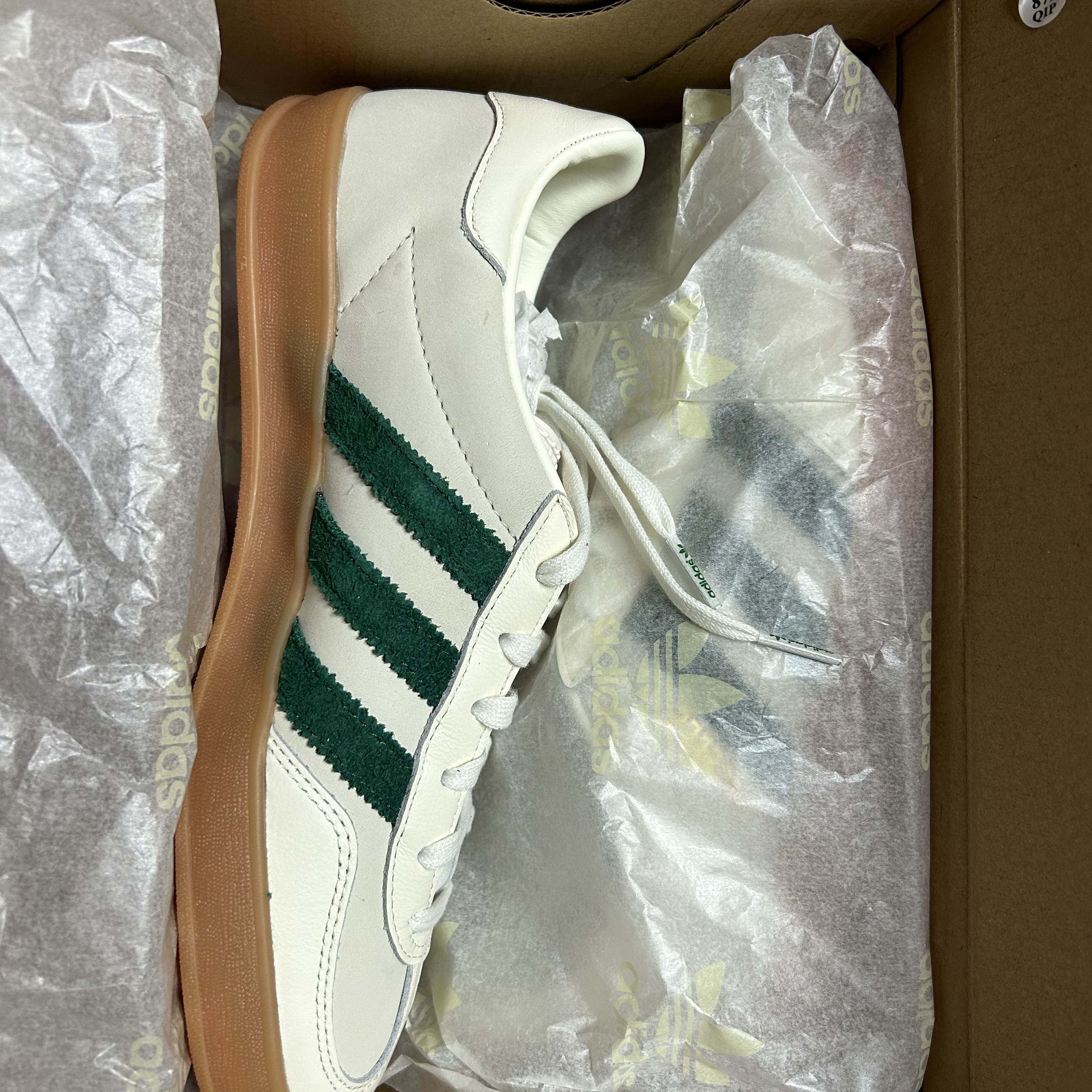 Adidas x Emmi Gazelle Indoor Off White Dark Green 착용 스타일 - 3