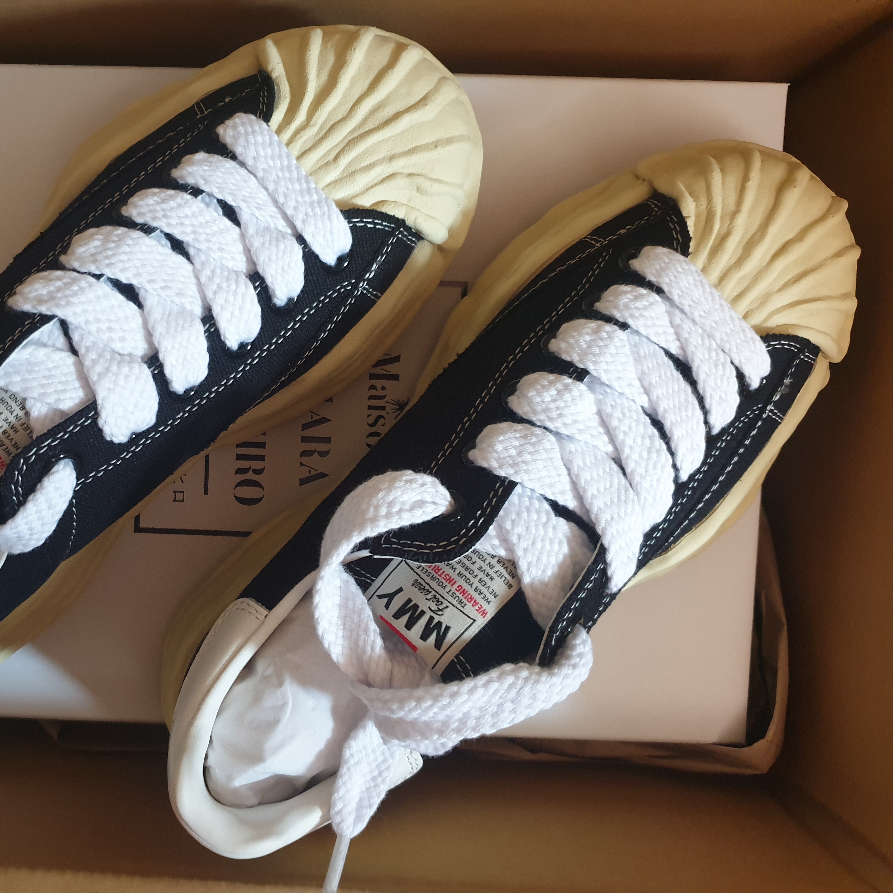 Maison Mihara Yasuhiro Blakey VL OG Sole Canvas Low-top Sneakers Black 착용 스타일