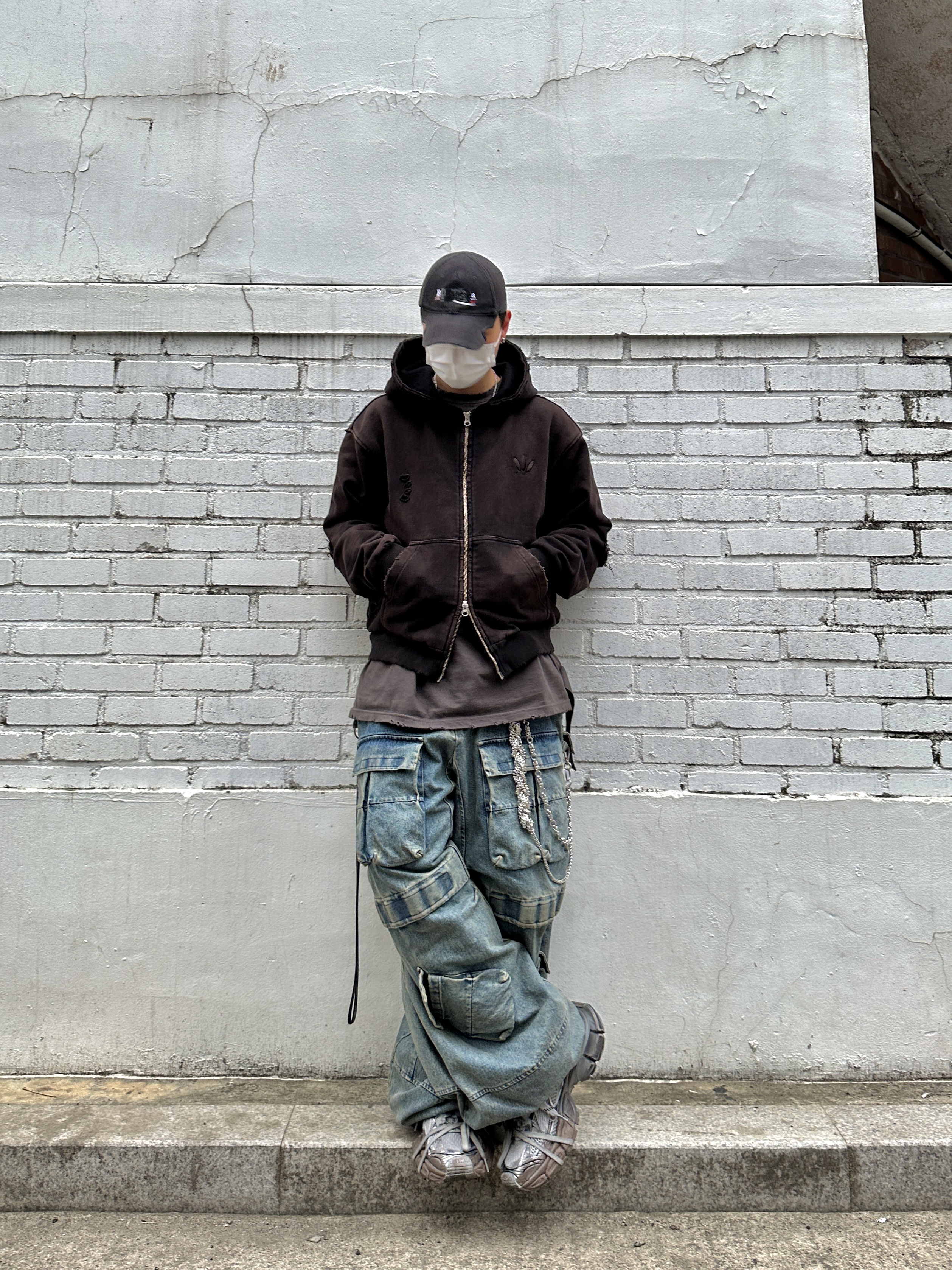 Balenciaga Gaffer Cap Black, [KREAM 단독] Ourpas 030 Wide Cargo Denim Blue 착용 스타일 - 1