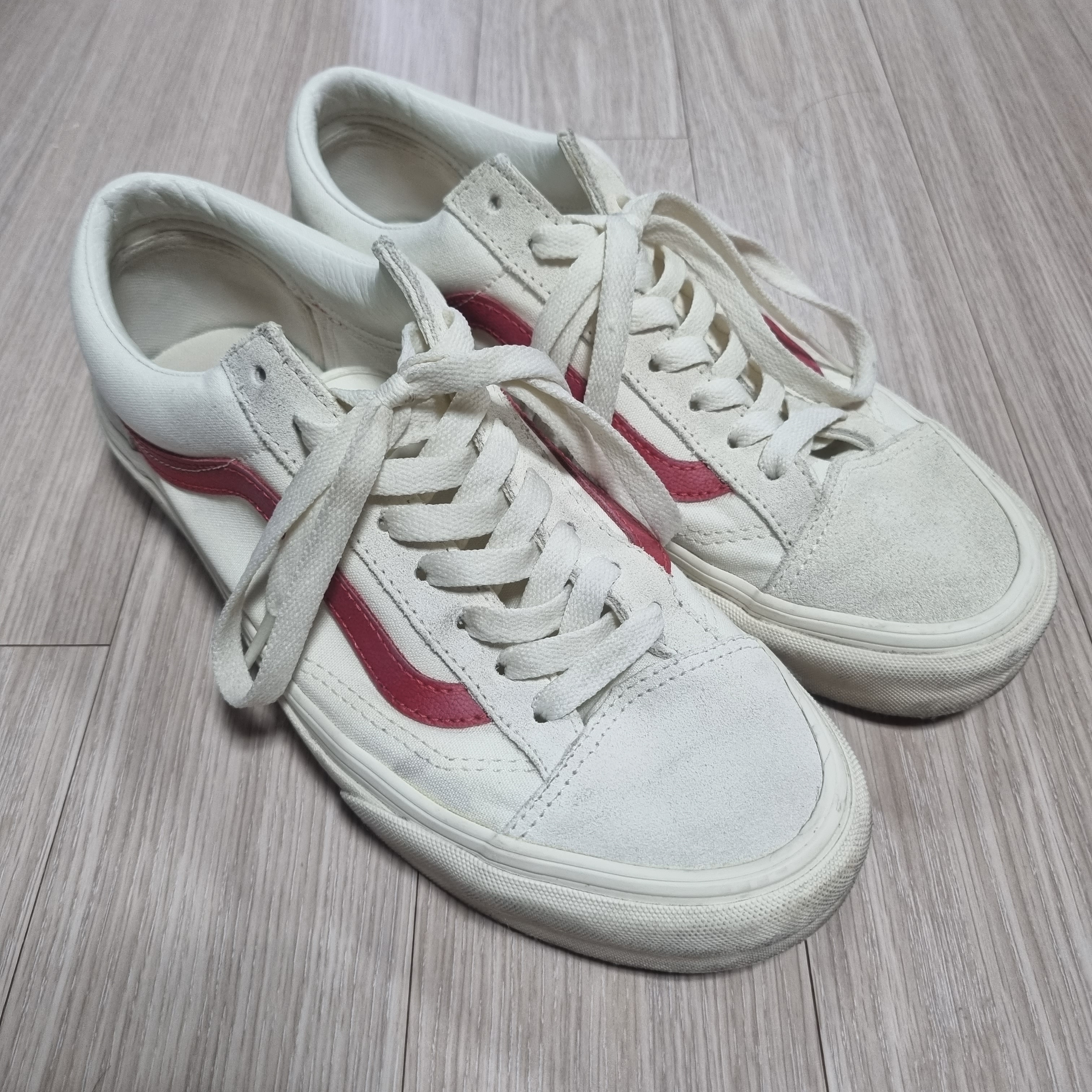 Vans Style 36 Marshmallow Racing Red 착용 스타일