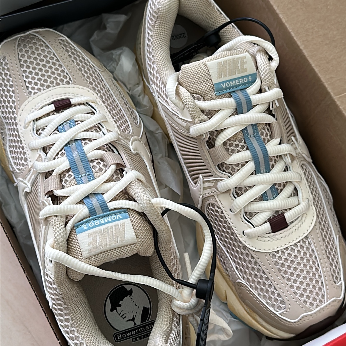 (W) Nike Zoom Vomero 5 Oatmeal 착용 스타일