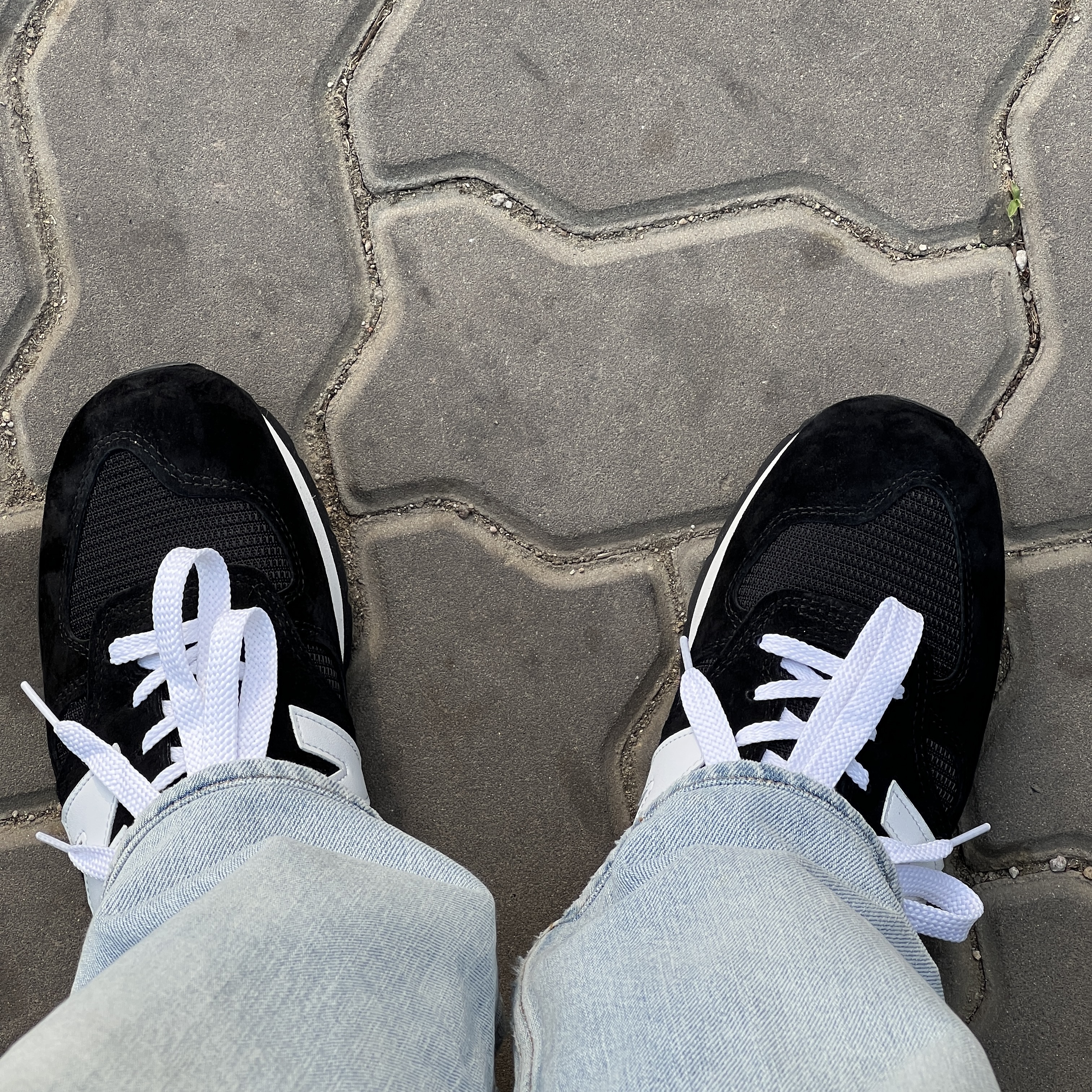 New Balance 990v1 Made in USA Black 착용 스타일 - 3