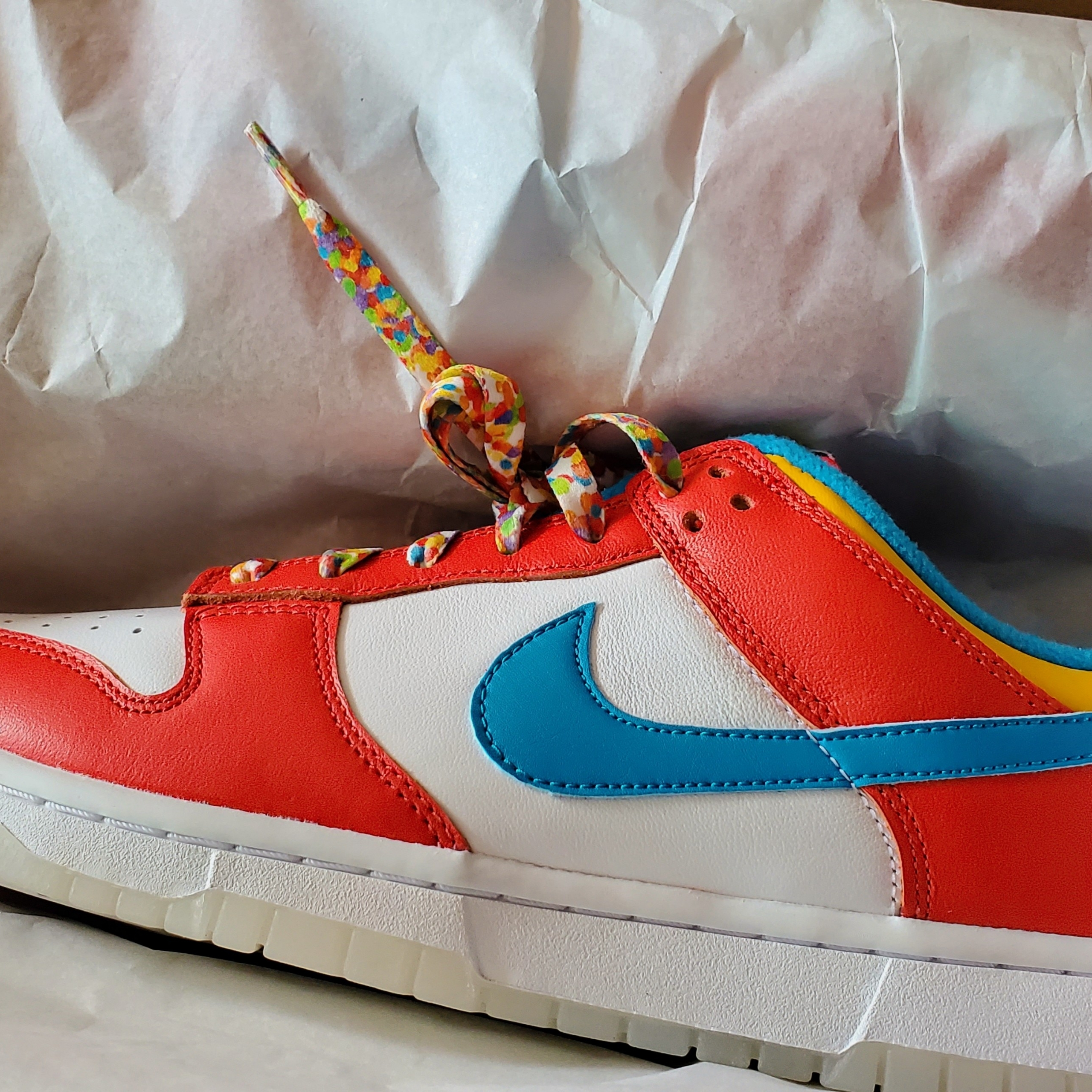 Nike x LeBron James x Fruity Pebbles Dunk Low QS Habanero Red 착용 스타일 - 3
