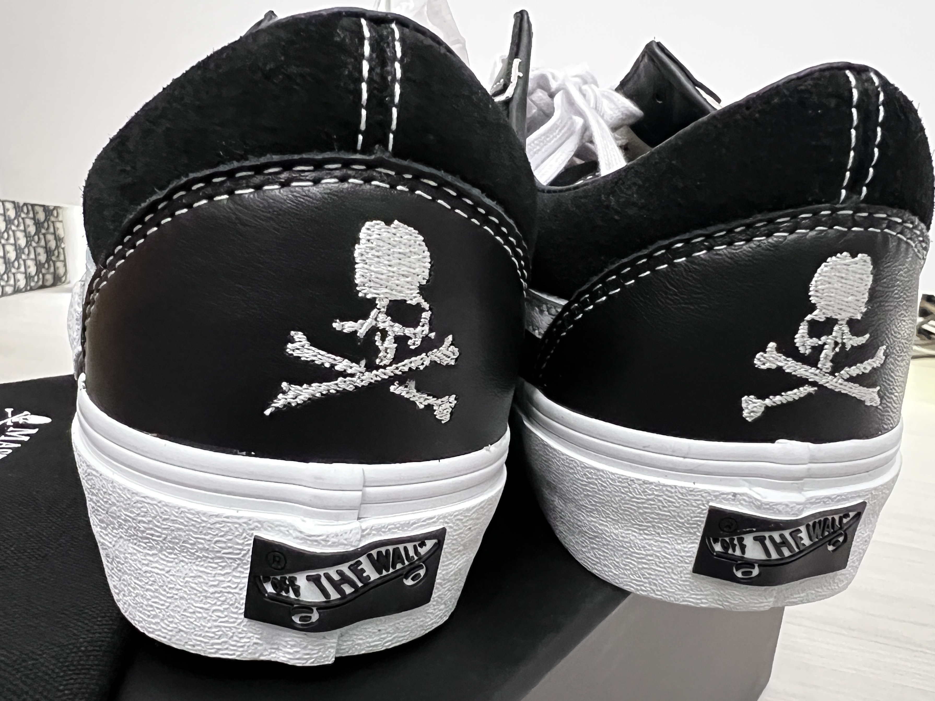 Vans Vault x Mastermind World Old Skool Bolt Black 착용 스타일 - 2