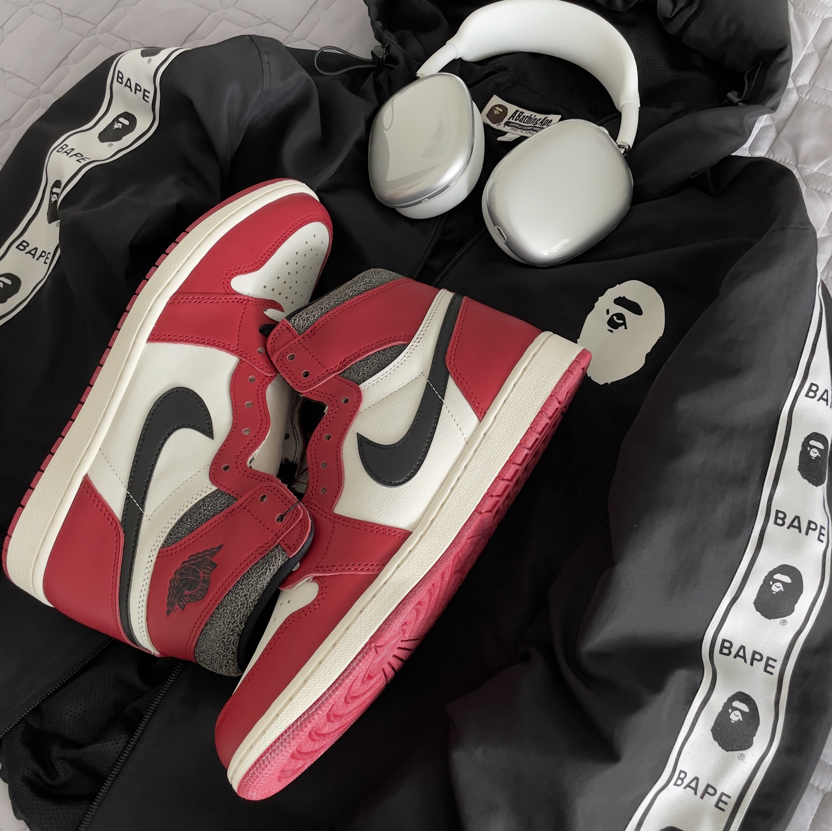 Apple AirPods Max Lightning Silver (Korean Ver.), Jordan 1 Retro High OG Chicago 2022 착용 스타일