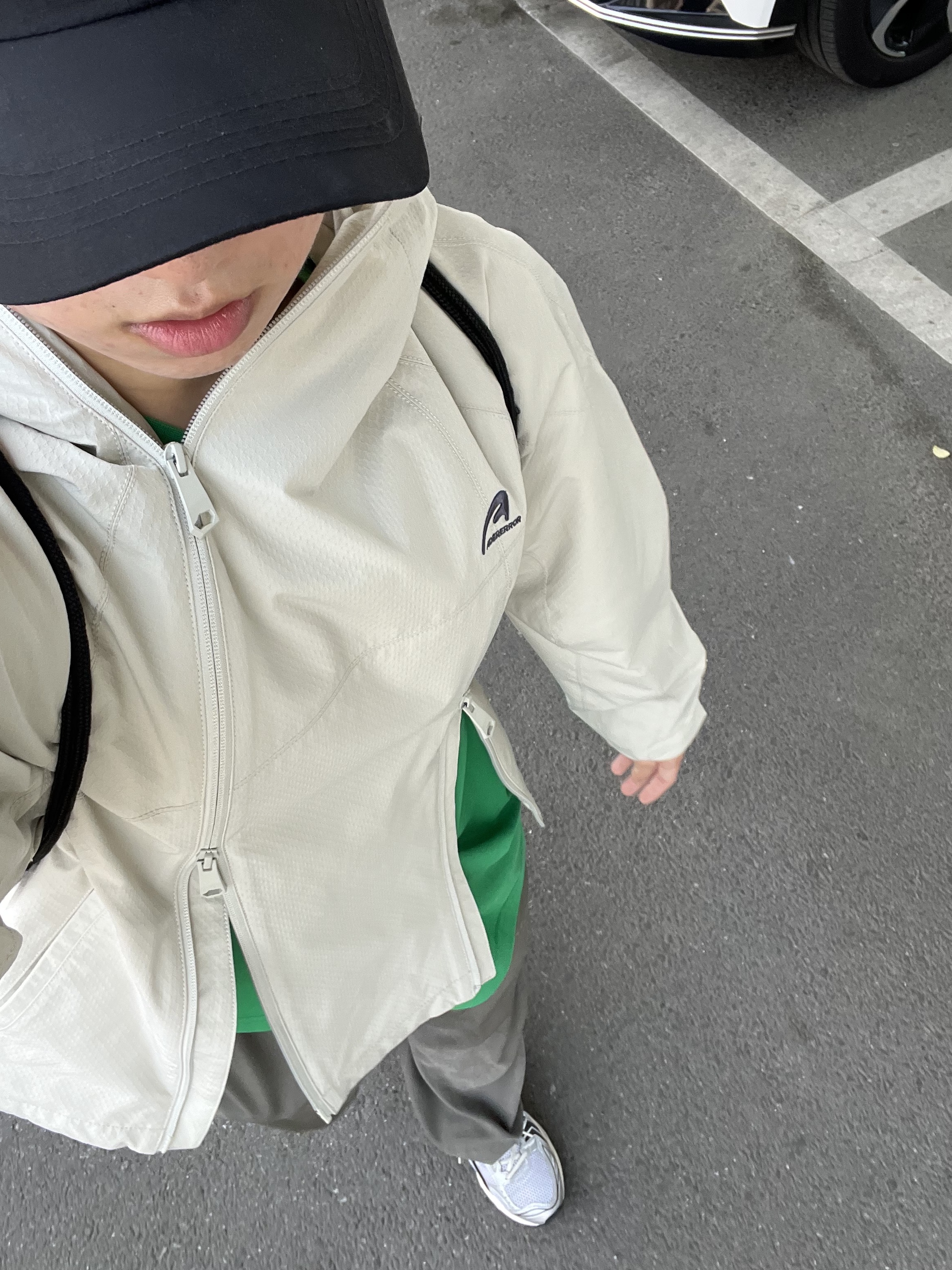 Ader Error Plue Windbreaker Beige, Asics x JJJJound Gel-Kayano 14 Silver Black 착용 스타일 - 2