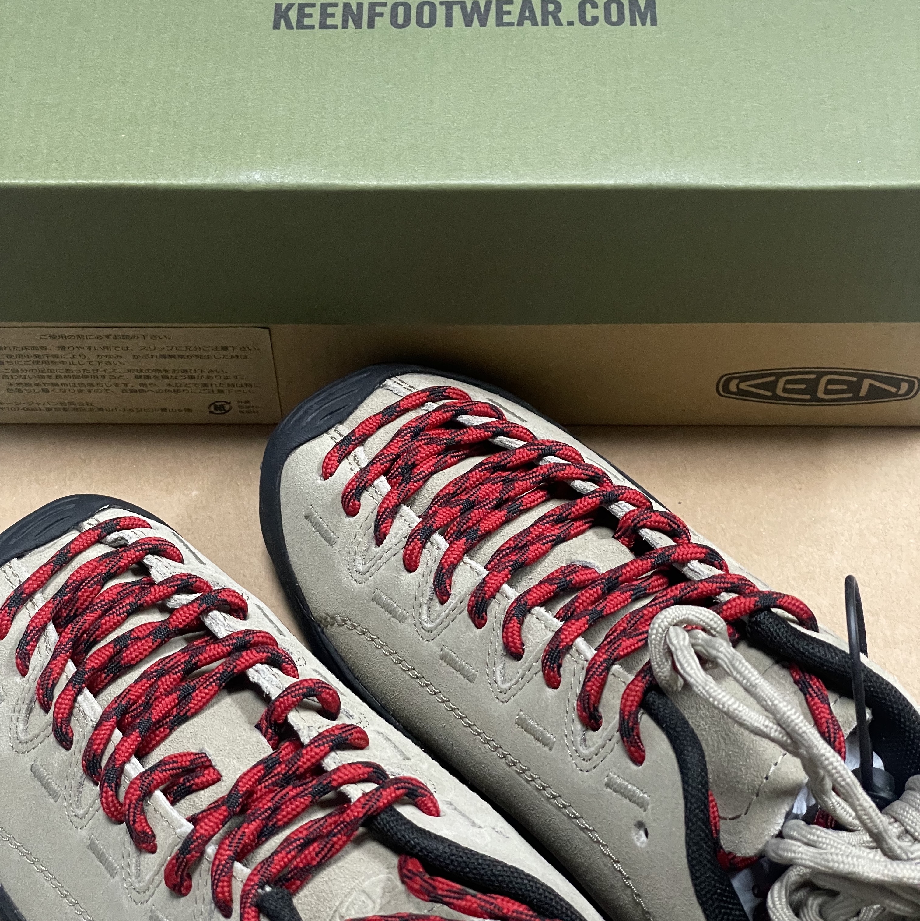 (W) Keen Jasper Suede Sneakers Silver Mink 착용 스타일