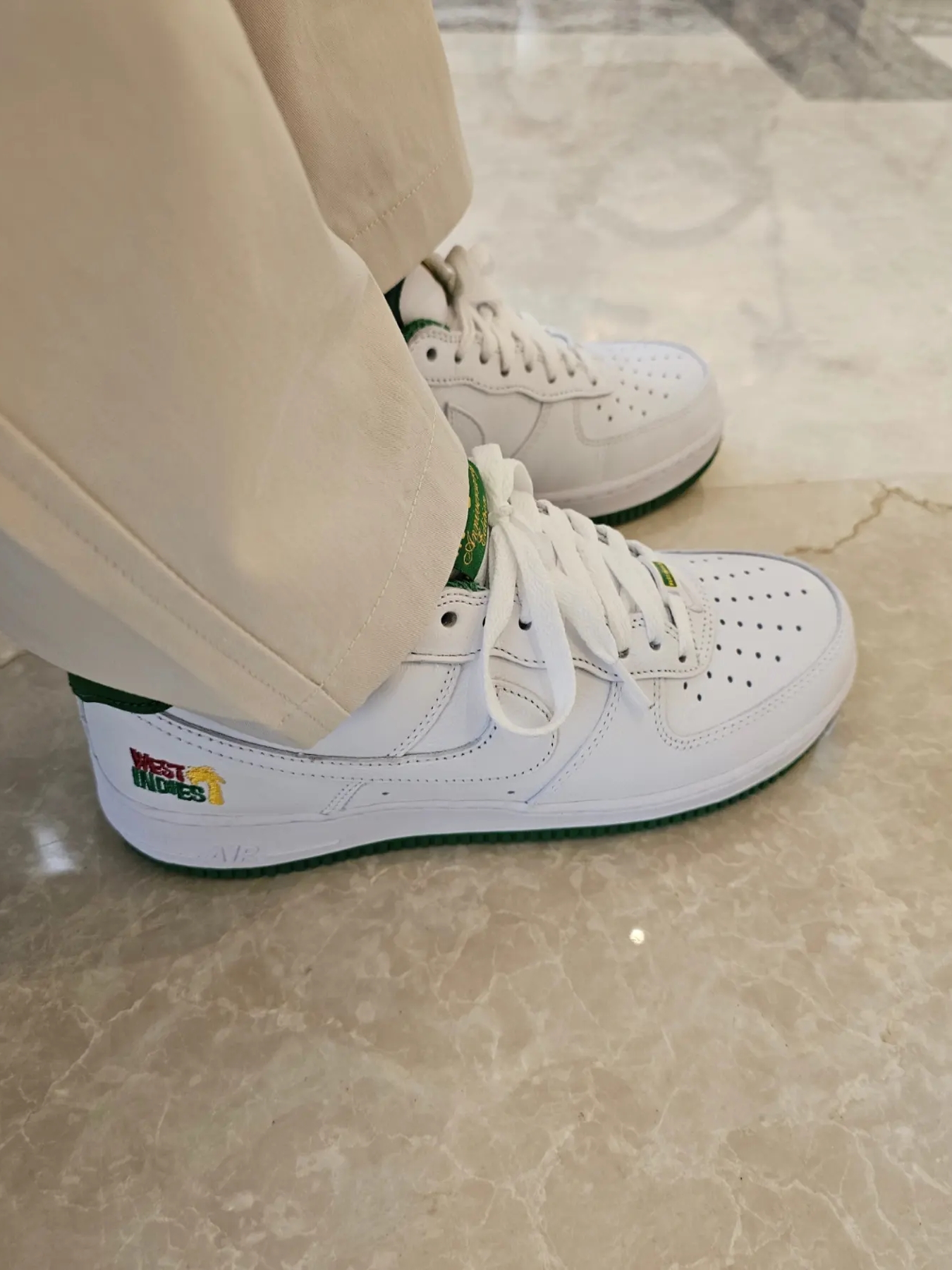 Nike Air Force 1 Low Retro QS West Indies Classic Green 착용 스타일 - 3