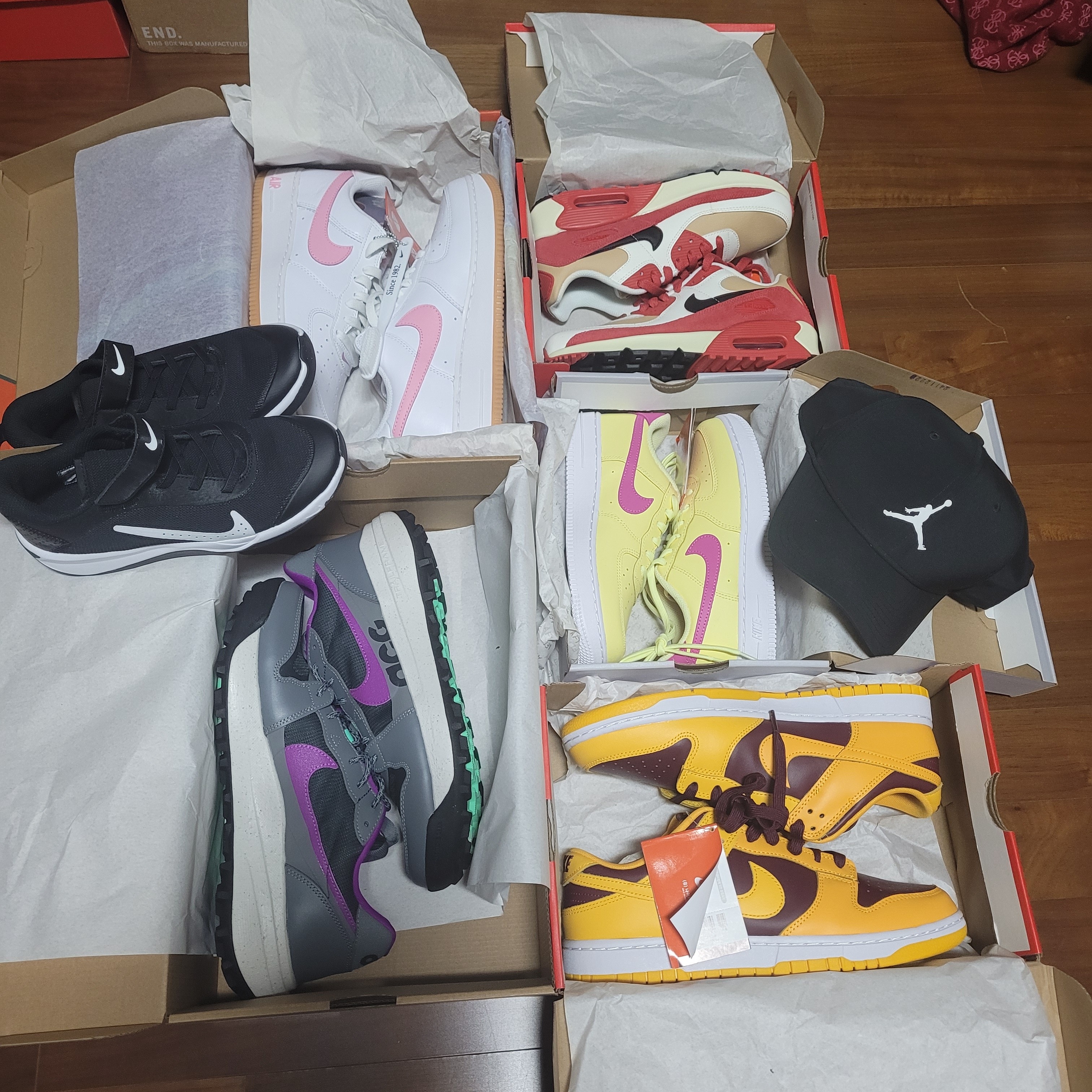 Nike Air Force 1 Low Retro Color of the Month White Pink, Nike ACG Lowcate Smoke Grey Vivid Purple 착용 스타일