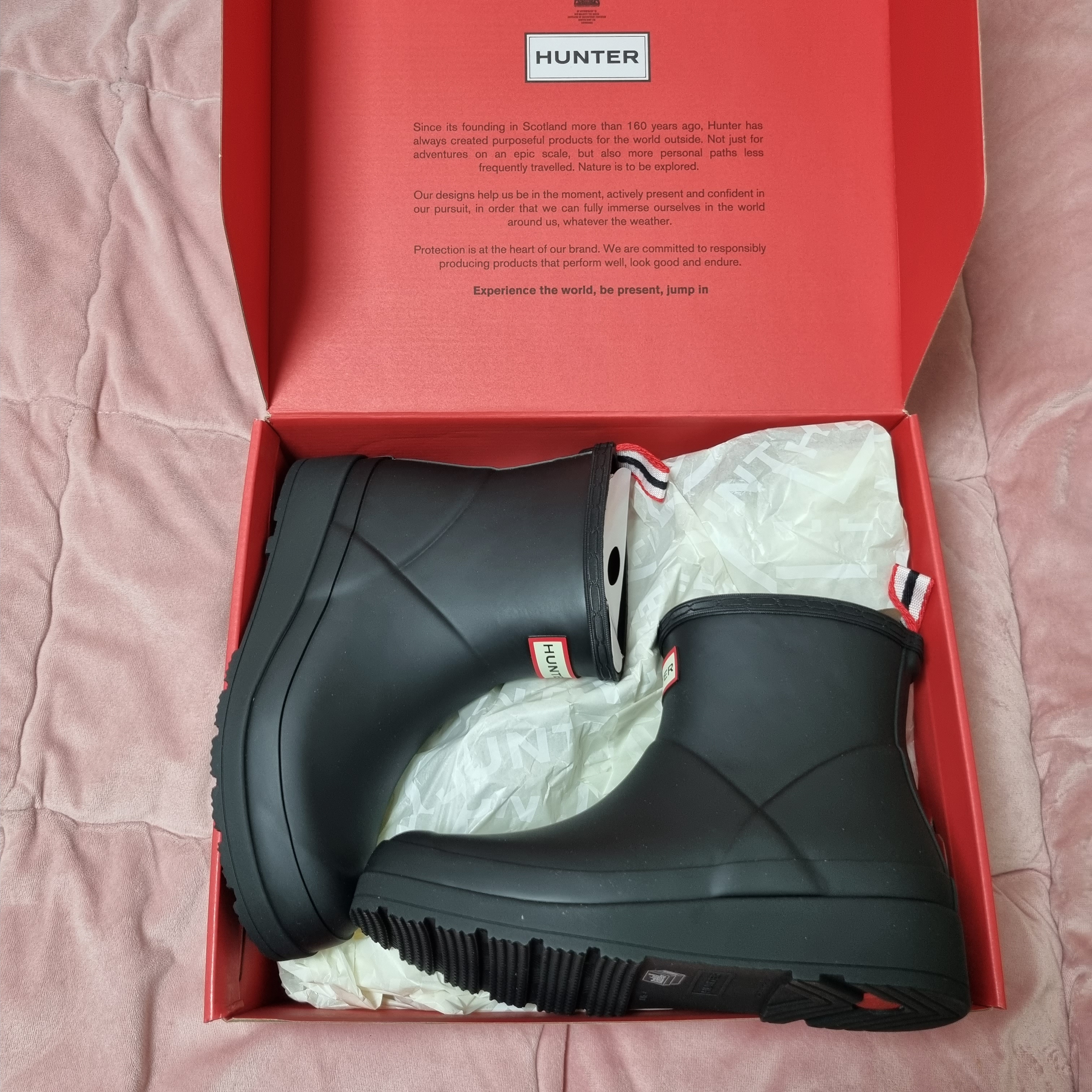 (W) Hunter Play Short Rain Boots Black 착용 스타일 - 1