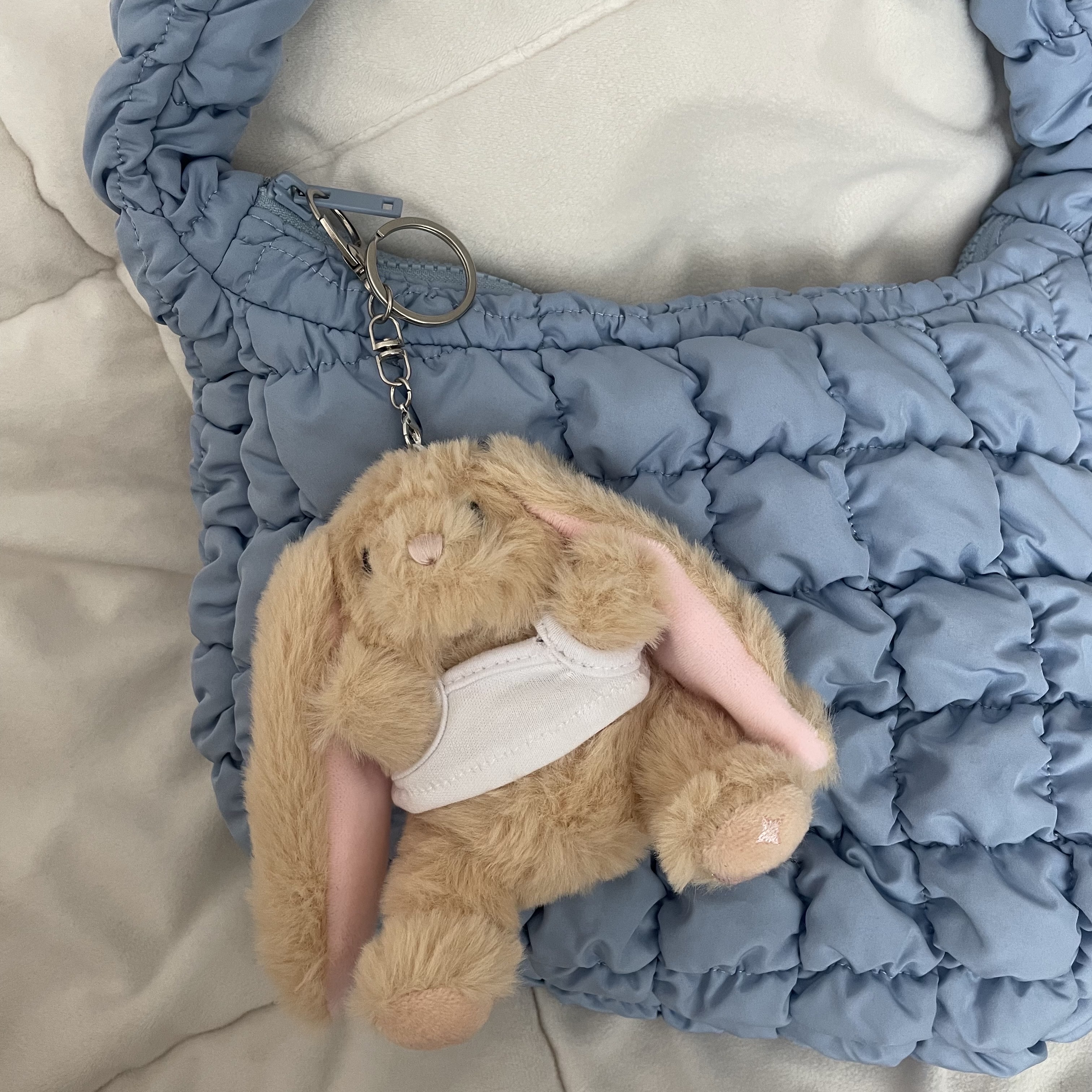 COS Quilted Mini Bag Light Blue, Glowny I'm Lony Keyring 착용 스타일
