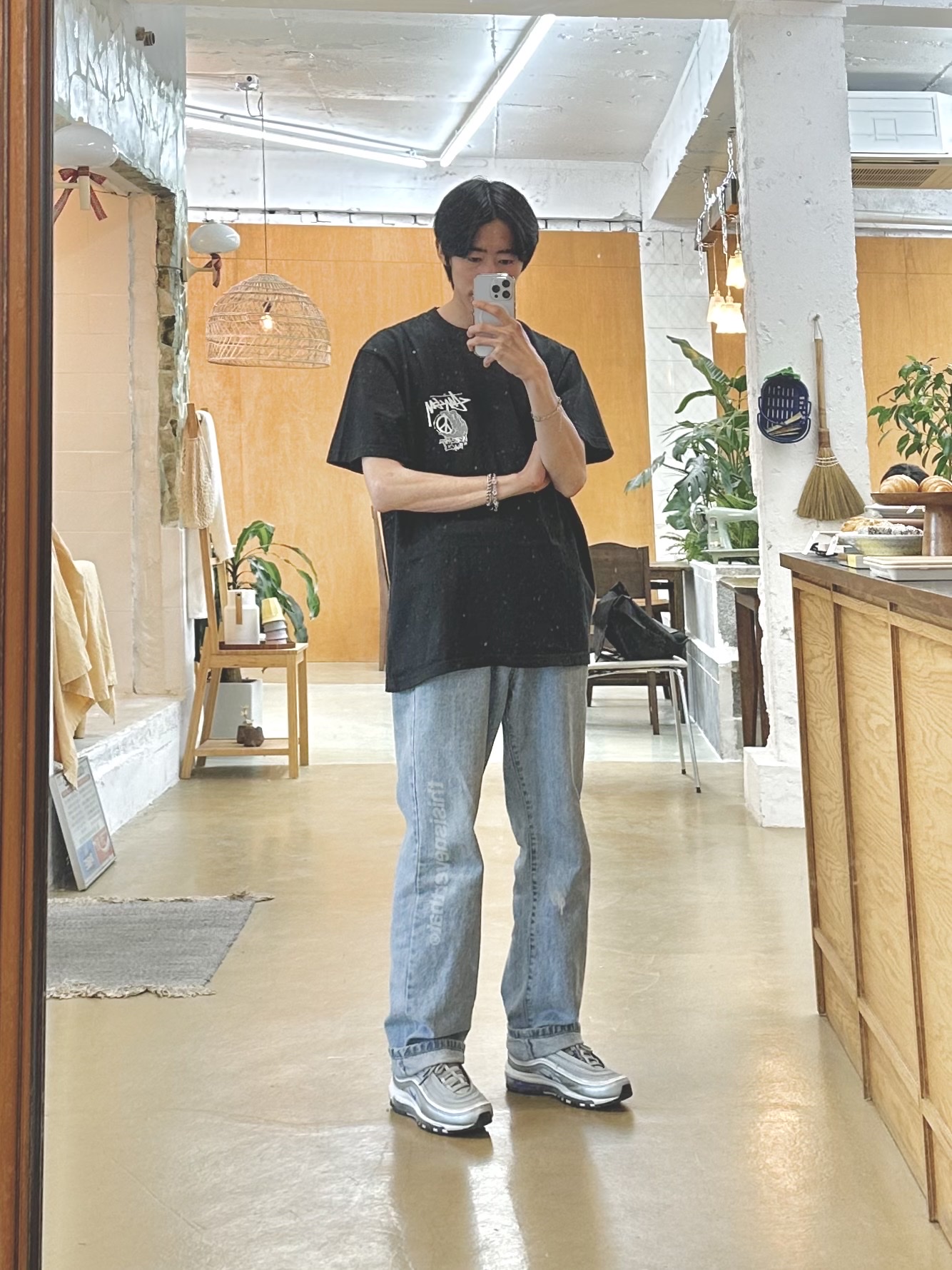 Stussy Peace Hand Pigment dyed T-Shirt Black, CDG Logo Coach Jacket Black 착용 스타일 - 1