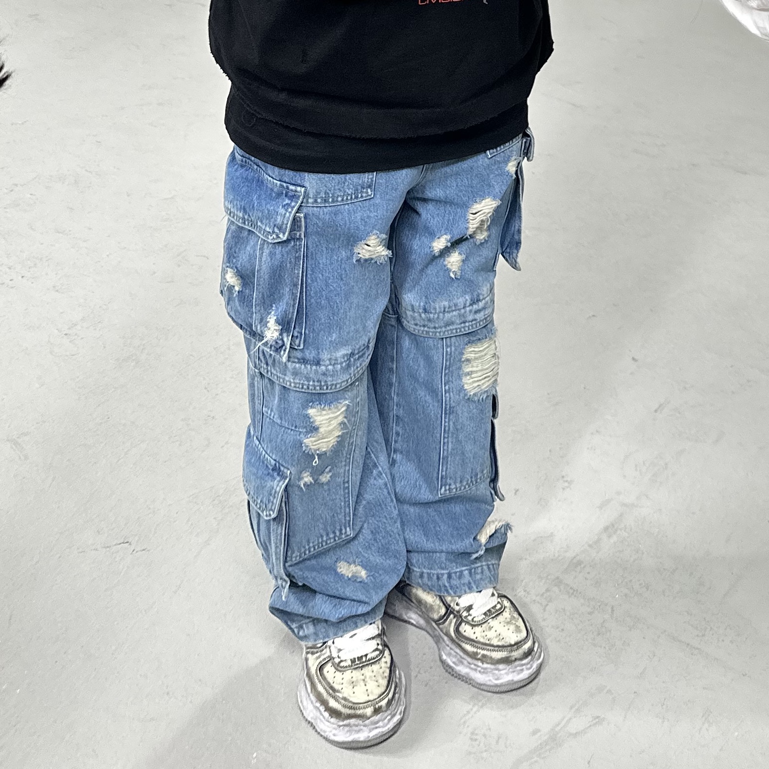 Juun.J Damage Cargo Multi Jogger Wide Denim Blue - 23SS, Maison Mihara Yasuhiro Wayne OG Sole Brushed Patent Low-top Sneakers White 착용 스타일