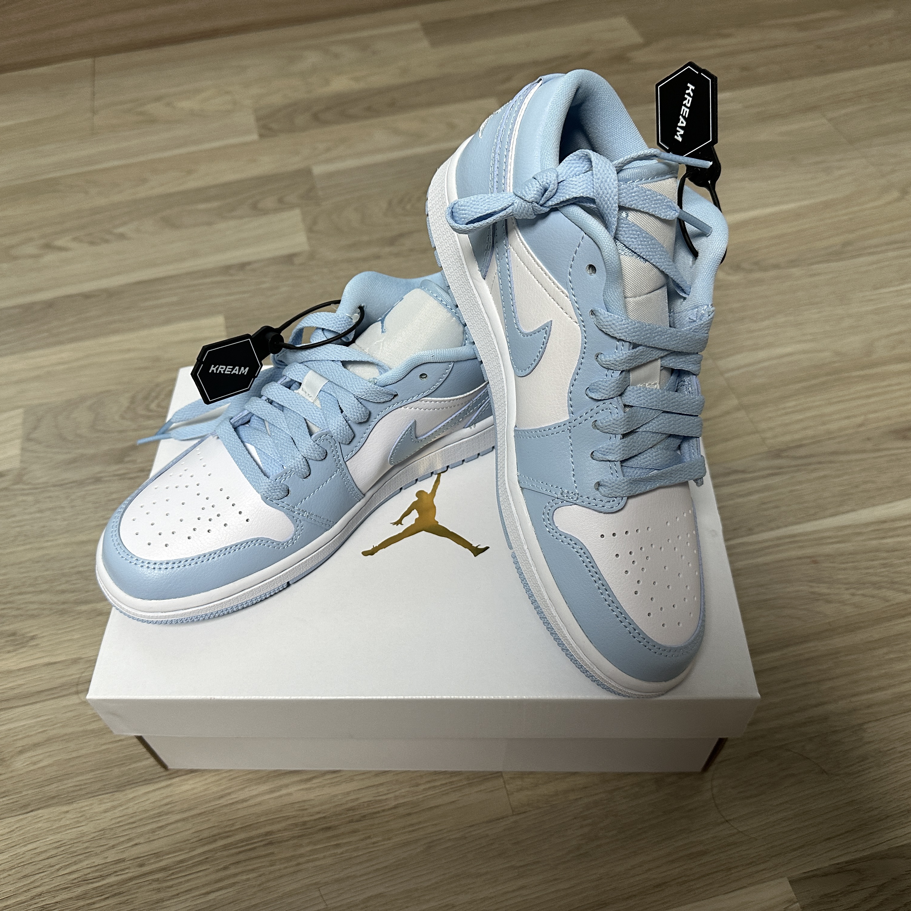 (W) Jordan 1 Low White Ice Blue 착용 스타일
