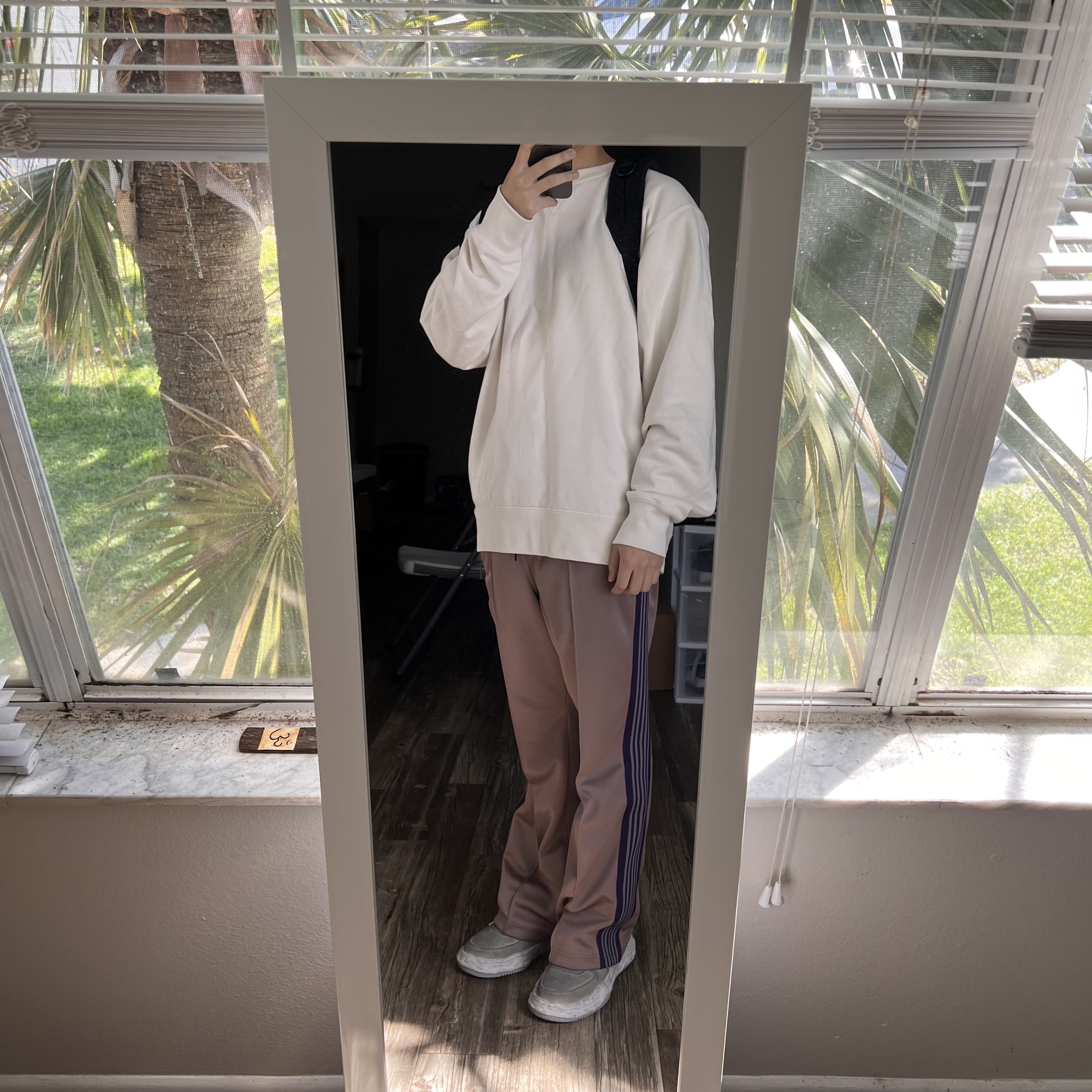 Maison Mihara Yasuhiro Wayne OG Sole Brushed Suede Low-top Sneakers White, Needles Straight Track Pants Poly Smooth Taupe 착용 스타일