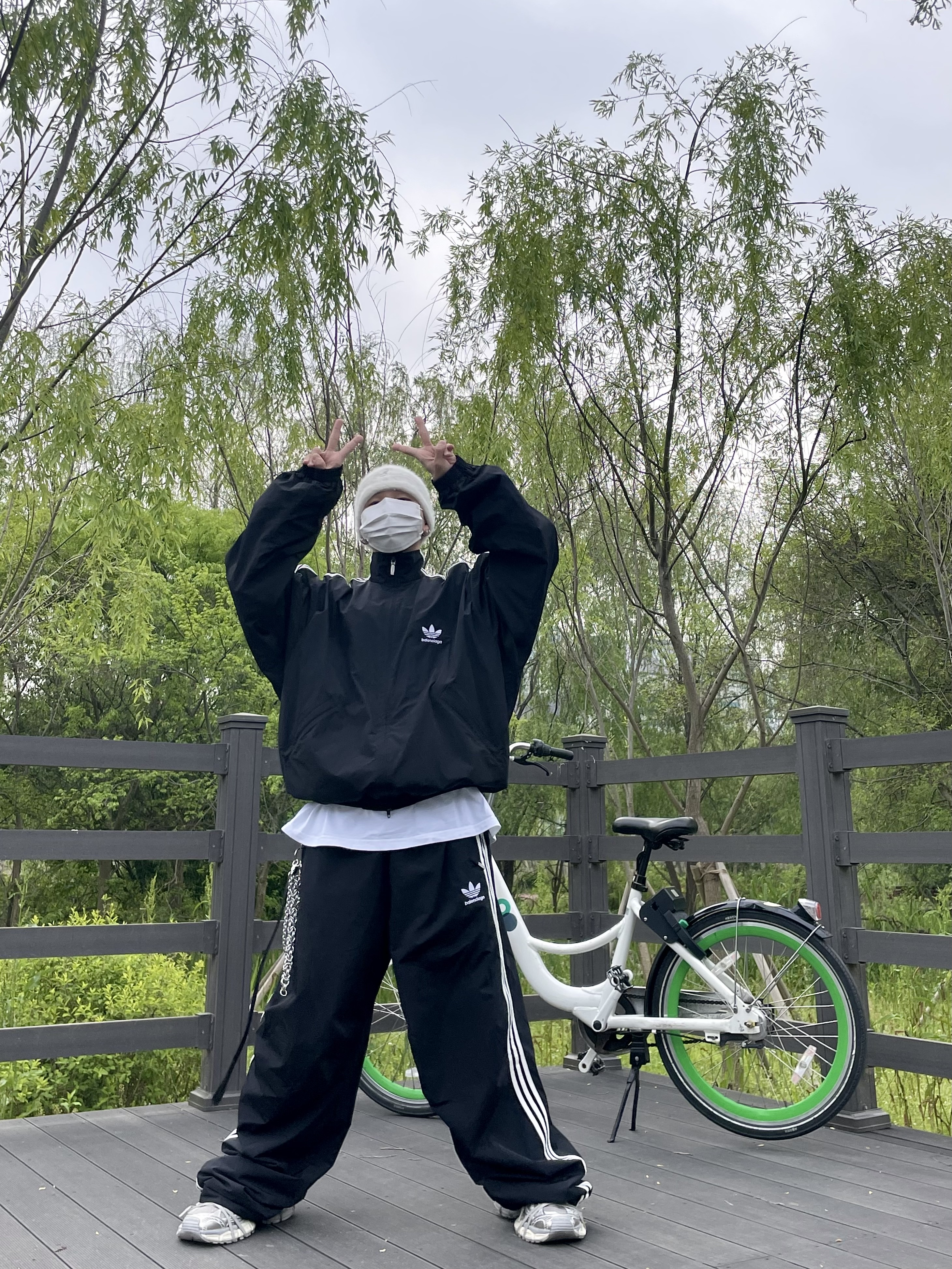 Balenciaga x Adidas Tracksuit Trousers Black, Balenciaga x Adidas Performance Poplin Tracksuit Jacket Black 착용 스타일 - 3