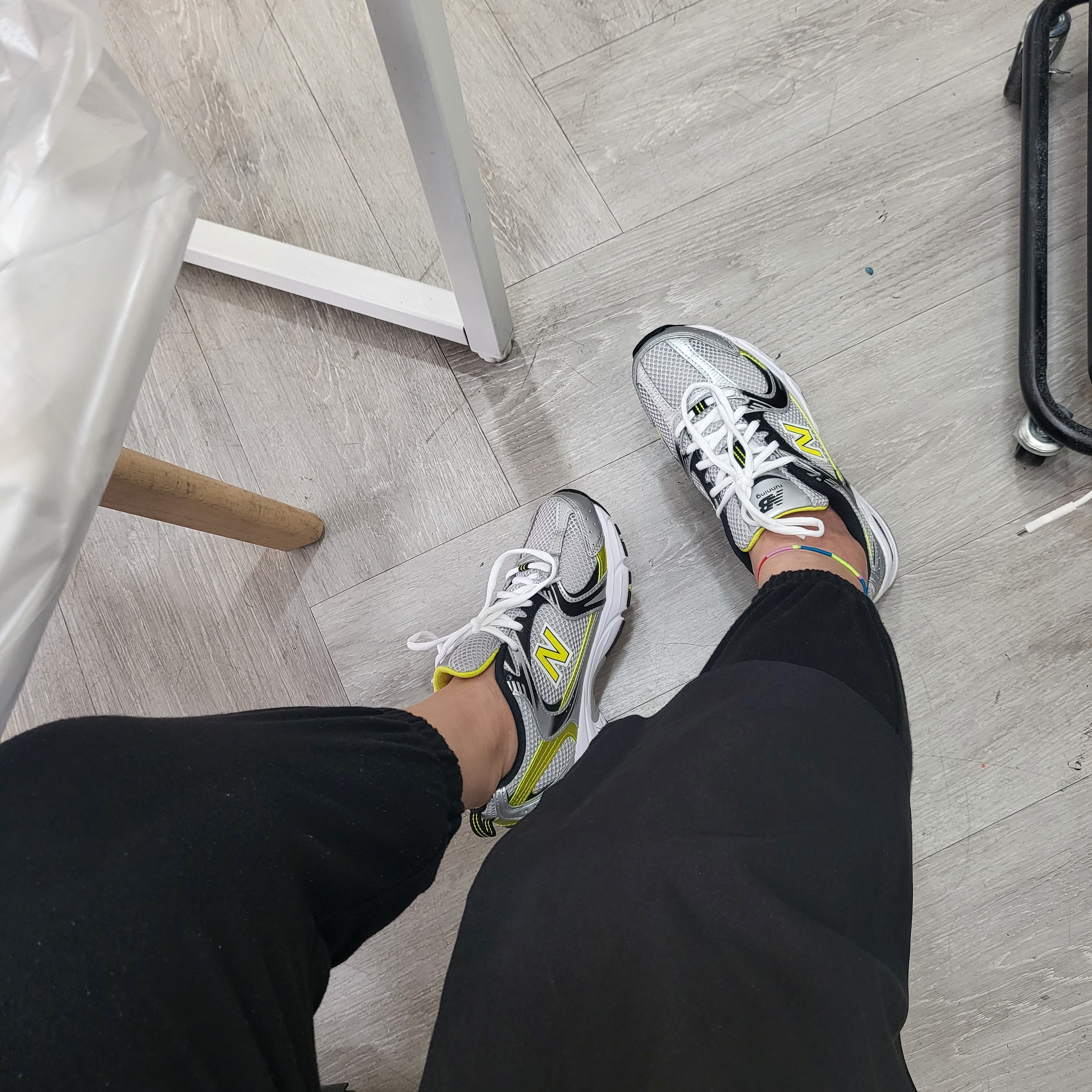 New Balance 530 Silver 착용 스타일