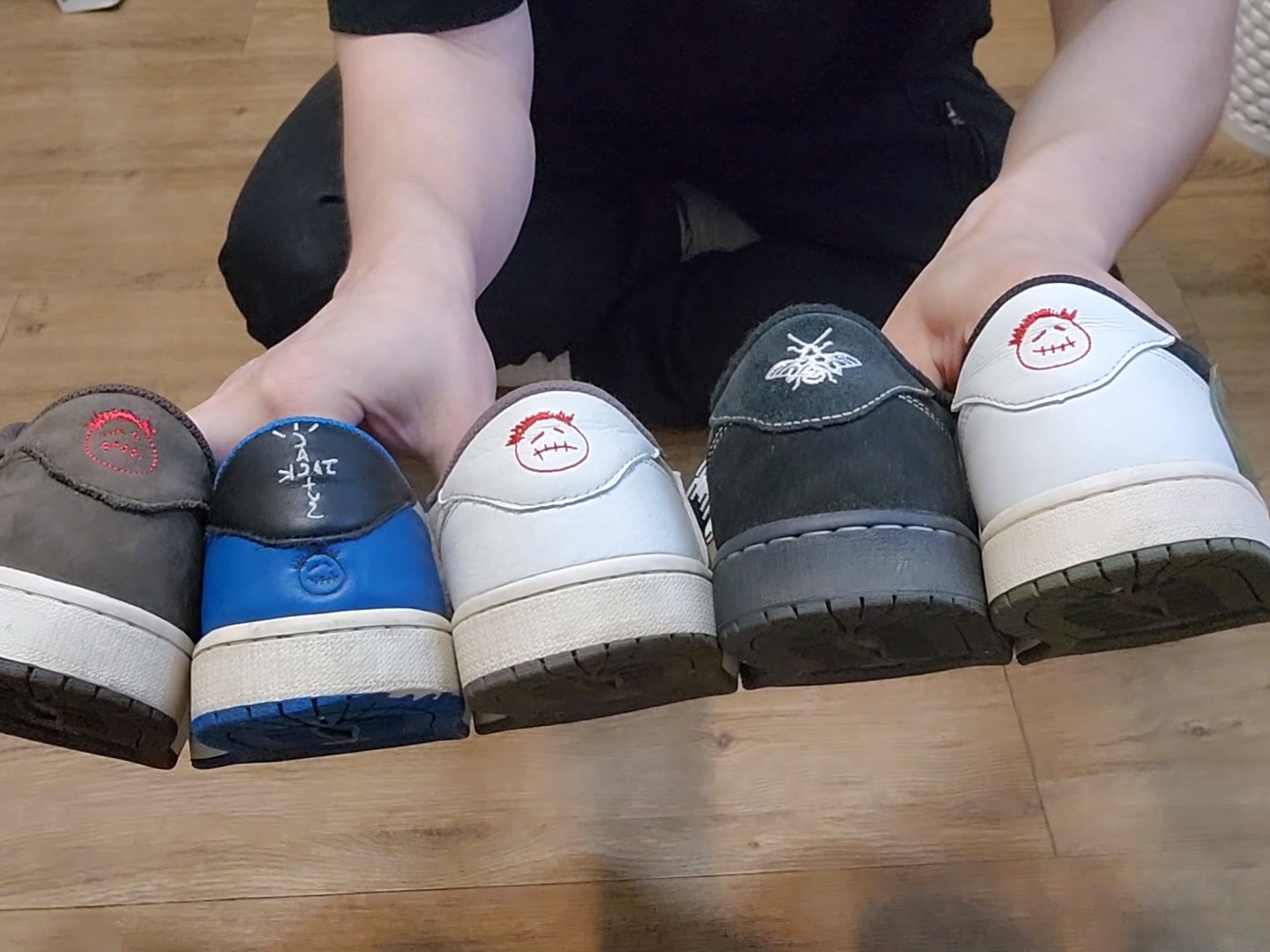 Jordan 1 x Travis Scott Retro Low OG SP Sail and Ridgerock, Jordan 1 x Travis Scott x Fragment Retro Low OG SP Military Blue 착용 스타일 - 2