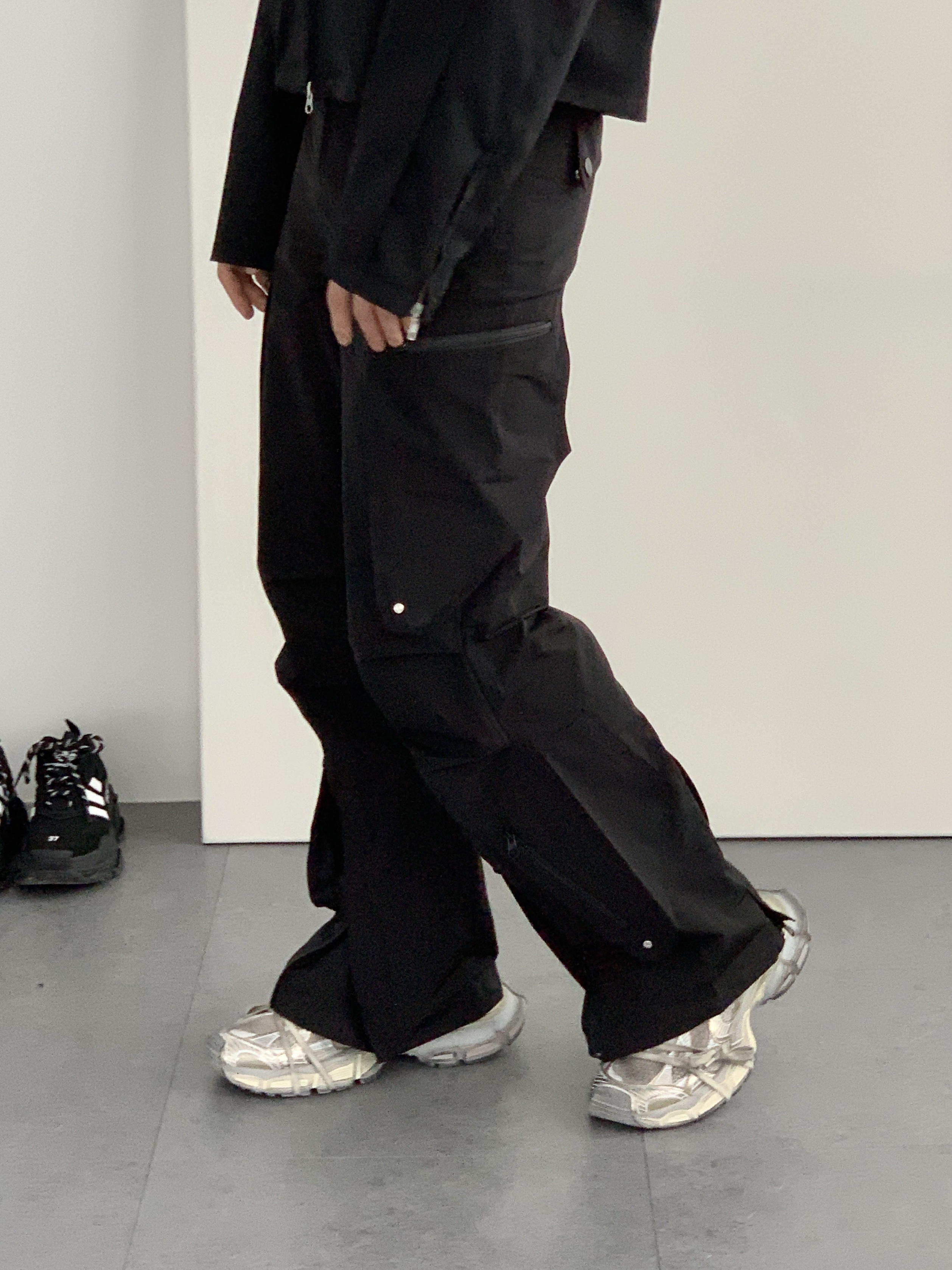 Balenciaga Gaffer Cap Black, (W) Balenciaga 3XL Sneakers Light Beige 착용 스타일 - 5