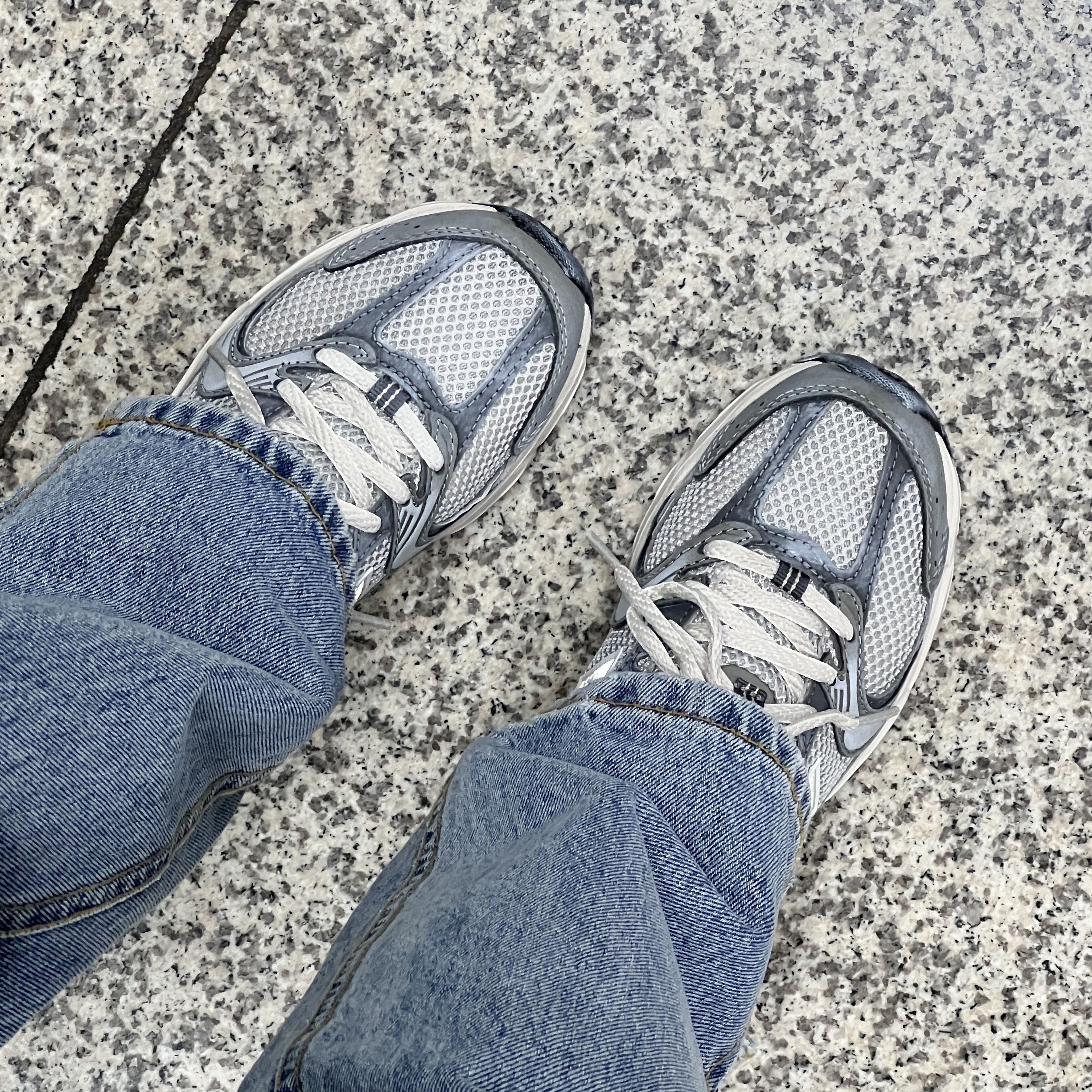 New Balance 530 Premium Vintage Grey Matter 착용 스타일