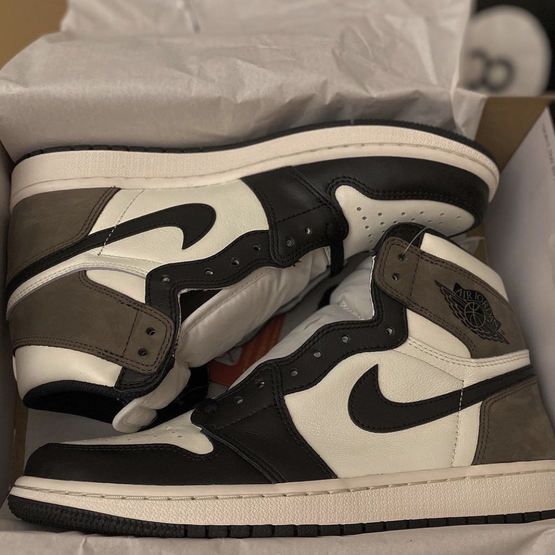 Jordan 1 Retro High OG Black Mocha 착용 스타일