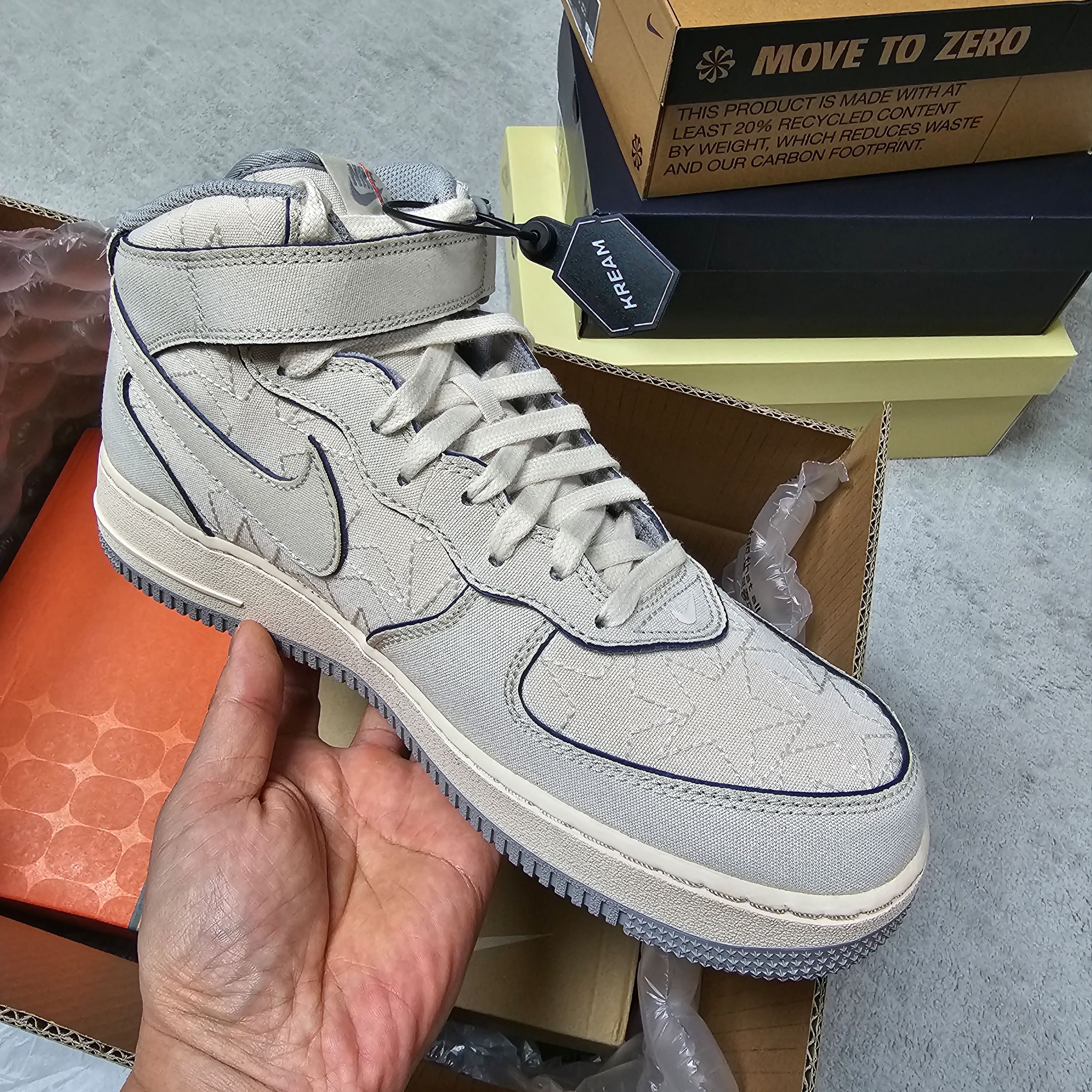 Nike Air Force 1 Mid '07 Pearl White 착용 스타일 - 1