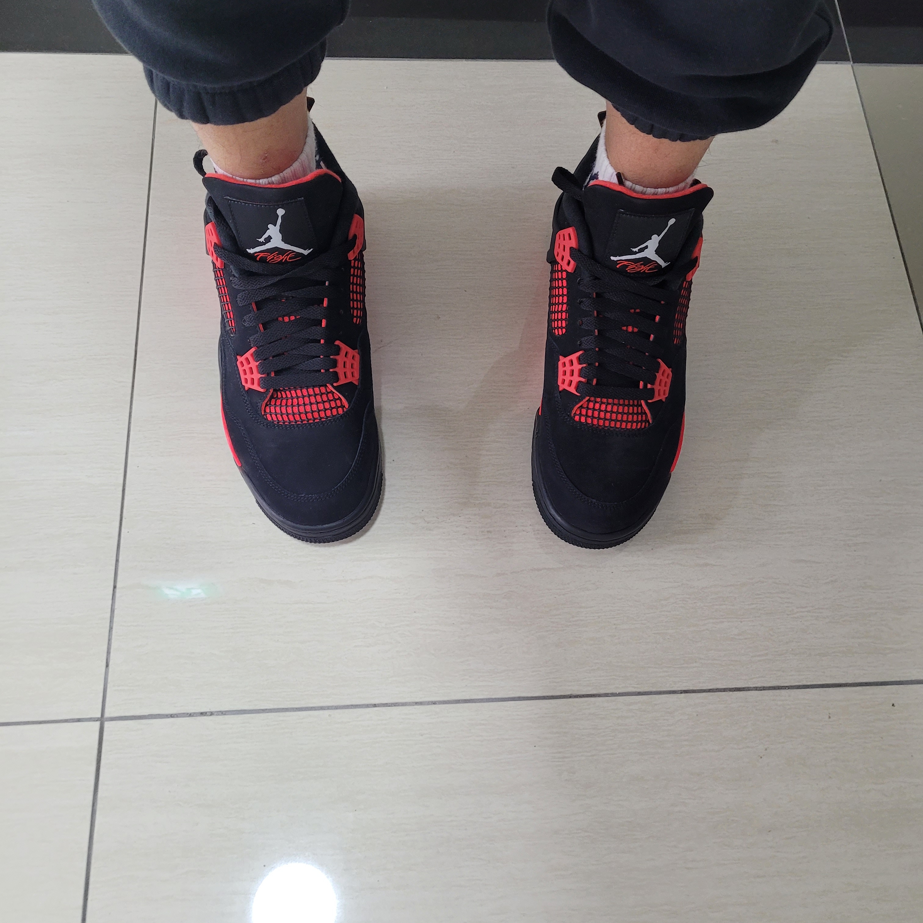 Jordan 4 Retro Crimson 착용 스타일 - 3
