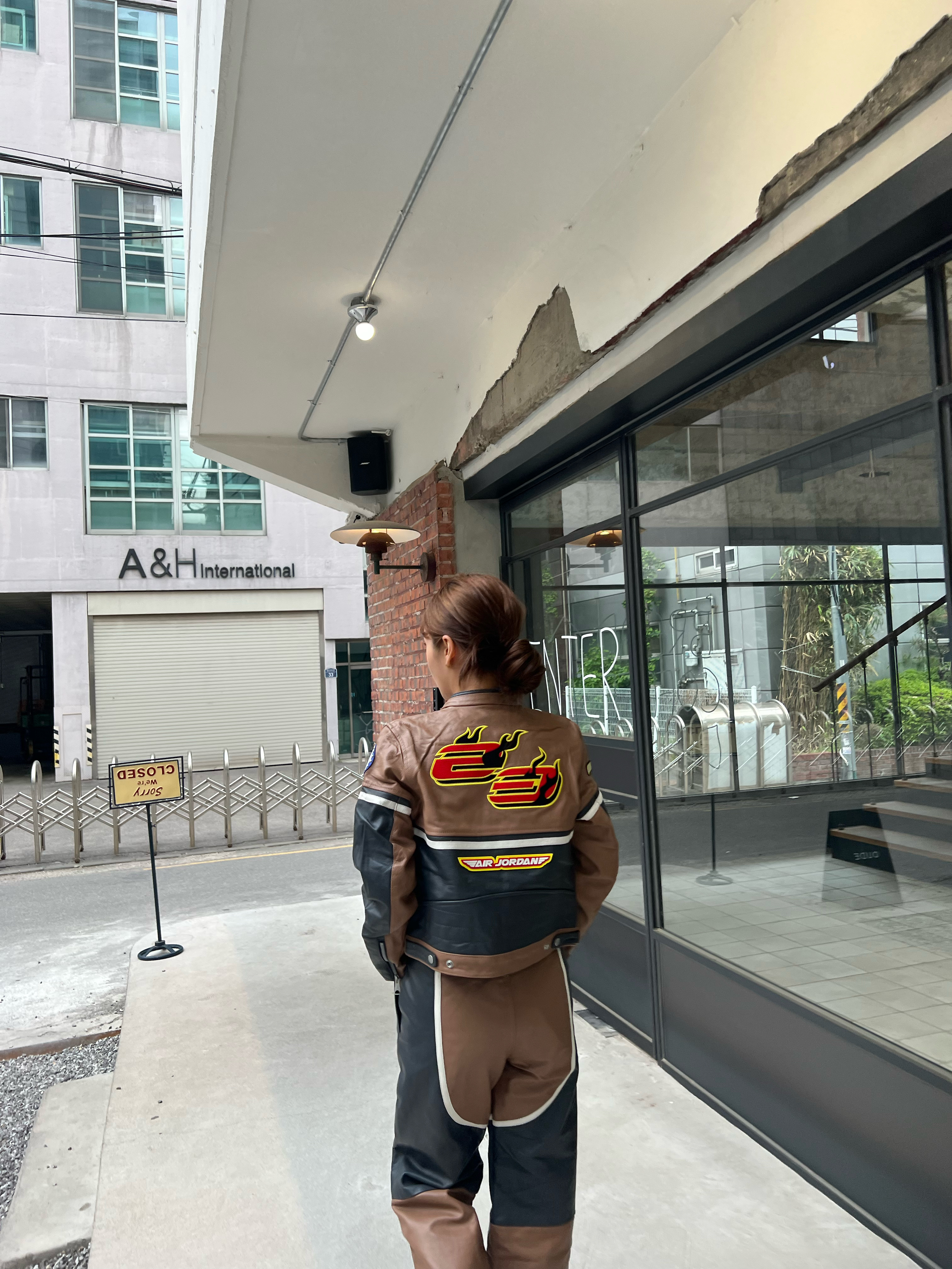 (W) Jordan x Travis Scott Leather Jacket Archaeo Brown - Asia, (W) Jordan x Travis Scott Leather Jacket Archaeo Brown - US/EU 착용 스타일 - 4