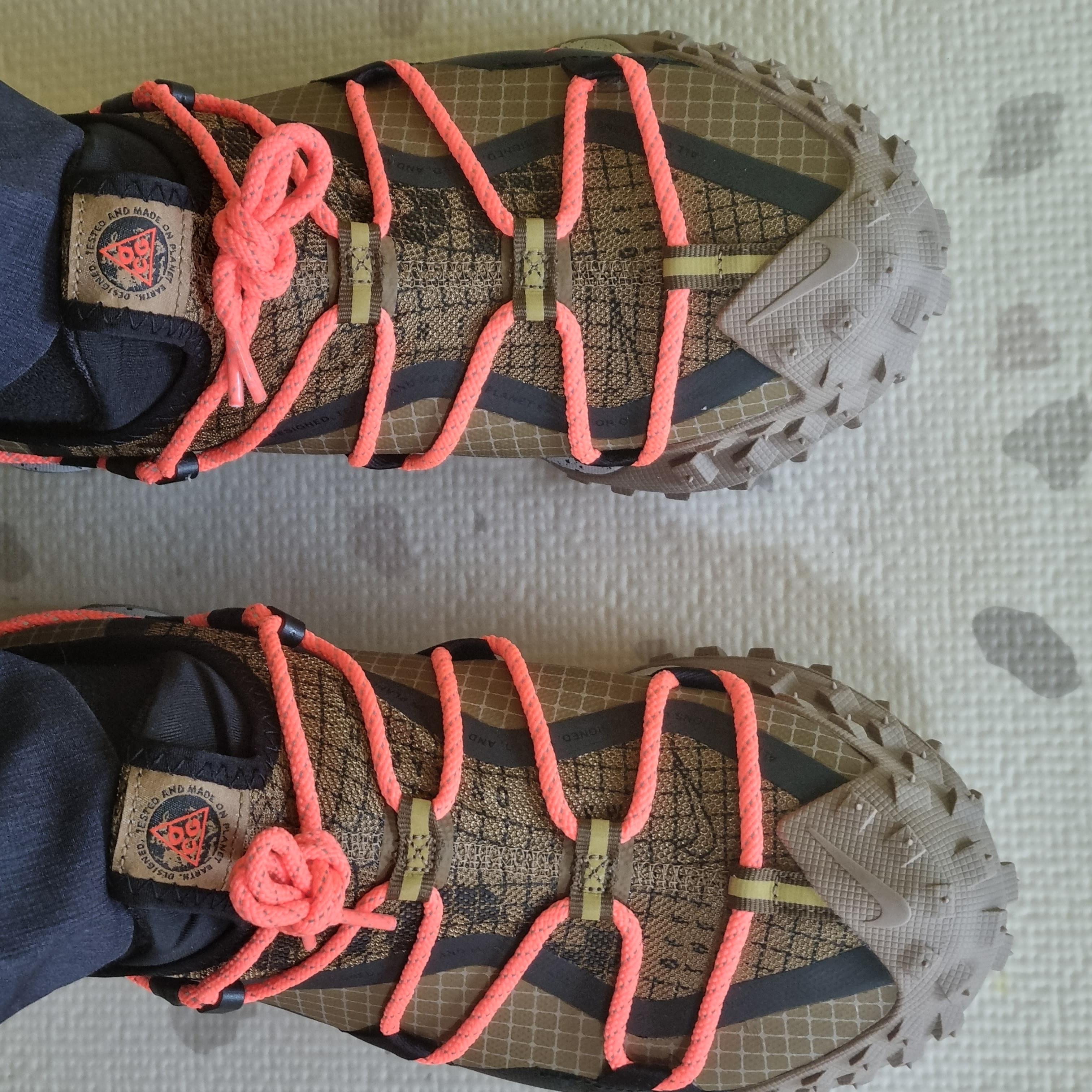 Nike ACG Mountain Fly Low Gore-Tex SE Hazel Rush 착용 스타일 - 1