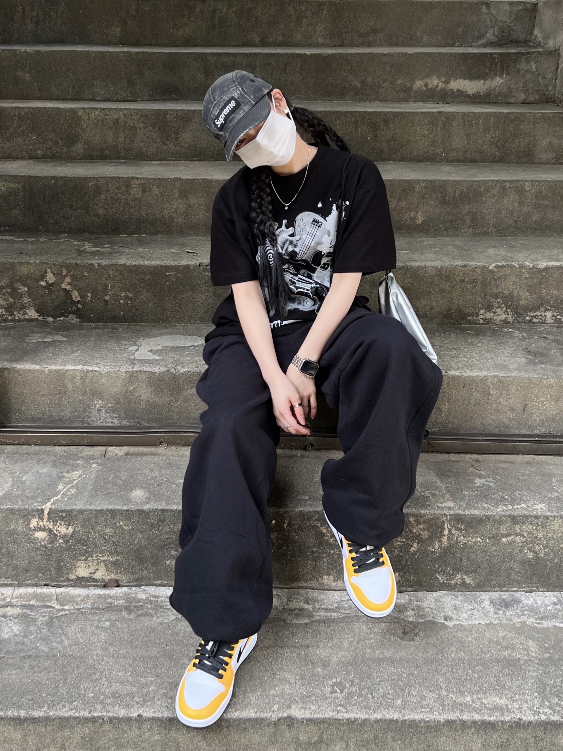(W) Jordan 1 Low SE Laser Orange, Nike x Stussy NRG RA Washed Fleece Pants Black (DN4030-010) 착용 스타일 - 3