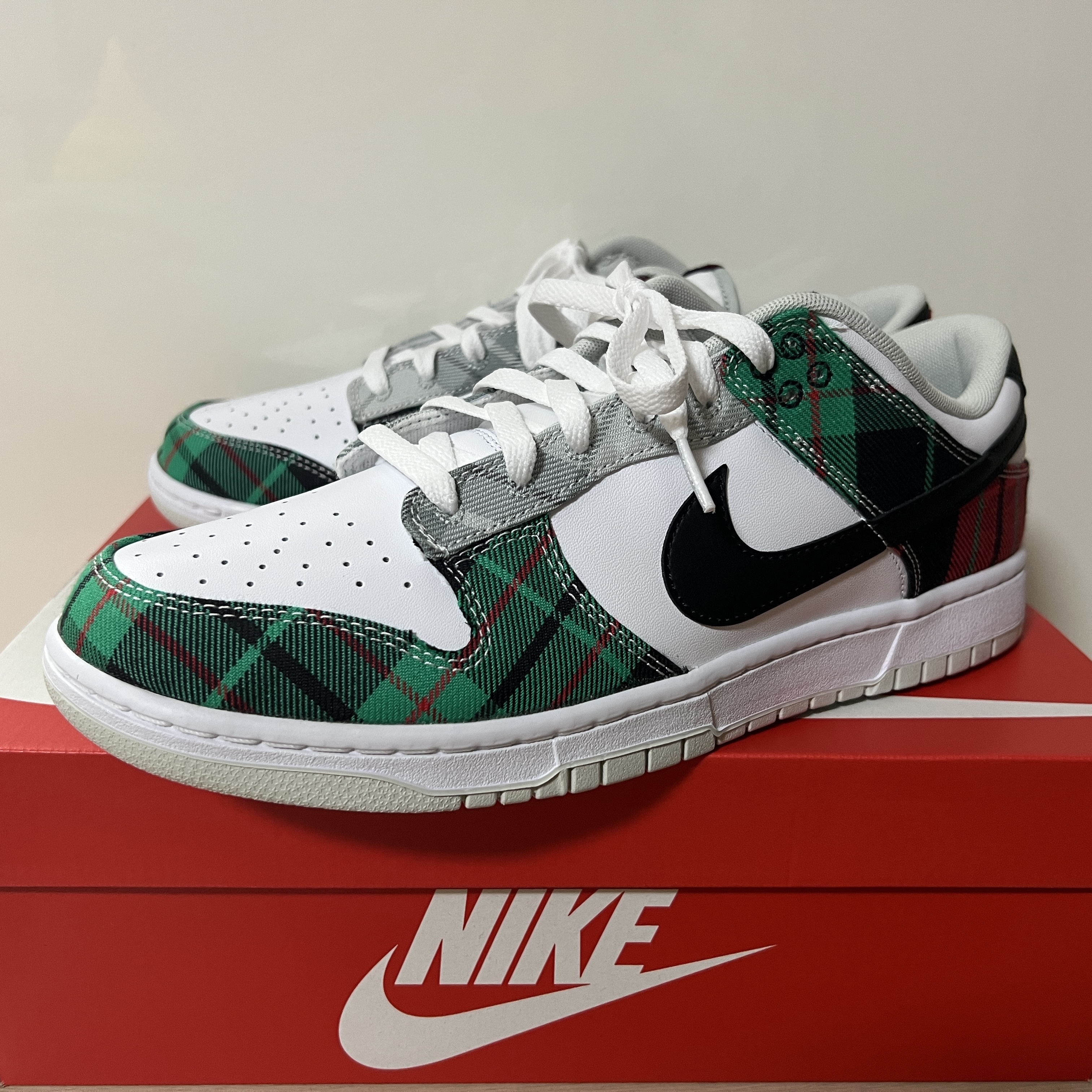 Nike Dunk Low Retro PRM White and Black 착용 스타일