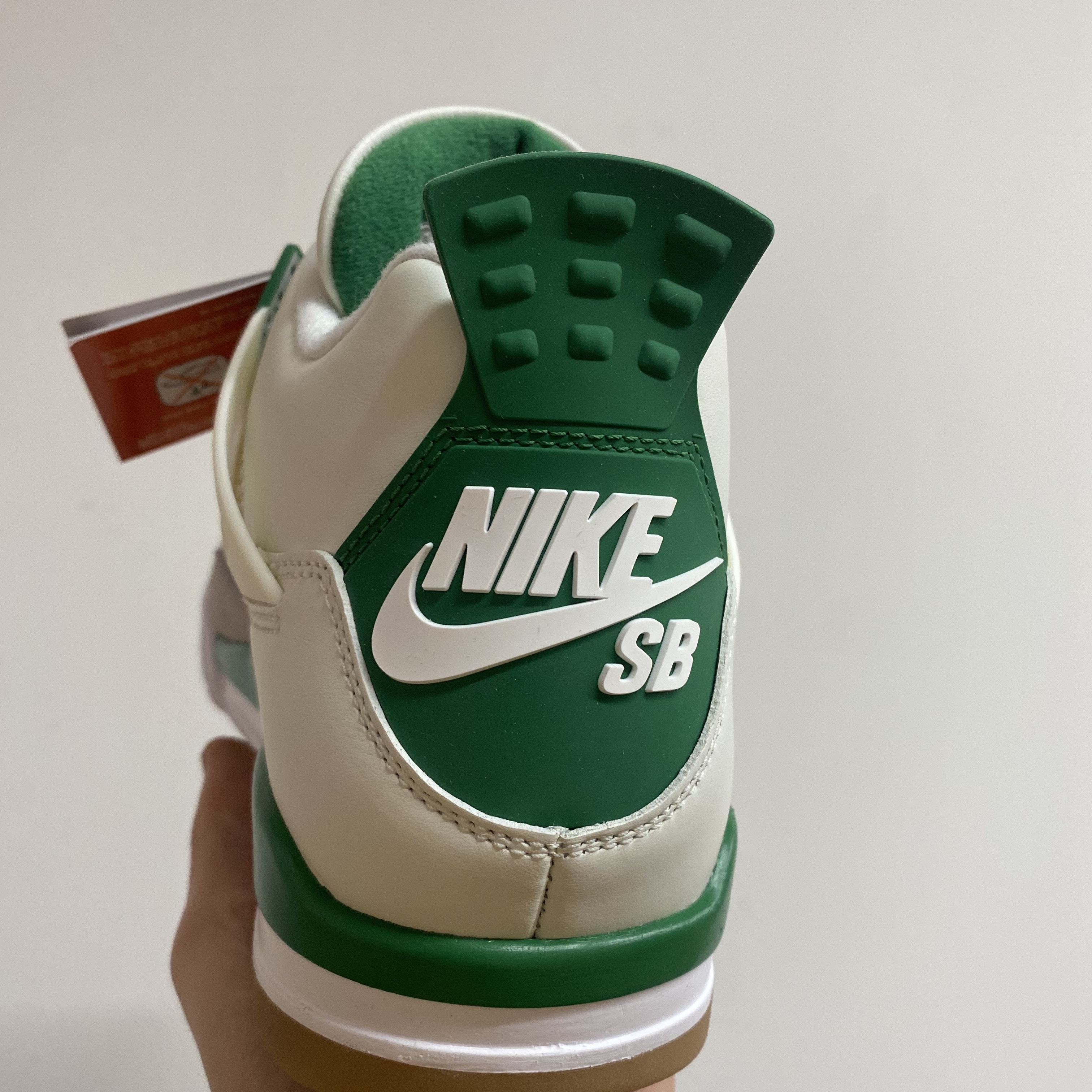 Jordan 4 x Nike SB Retro SP Pine Green 착용 스타일 - 3