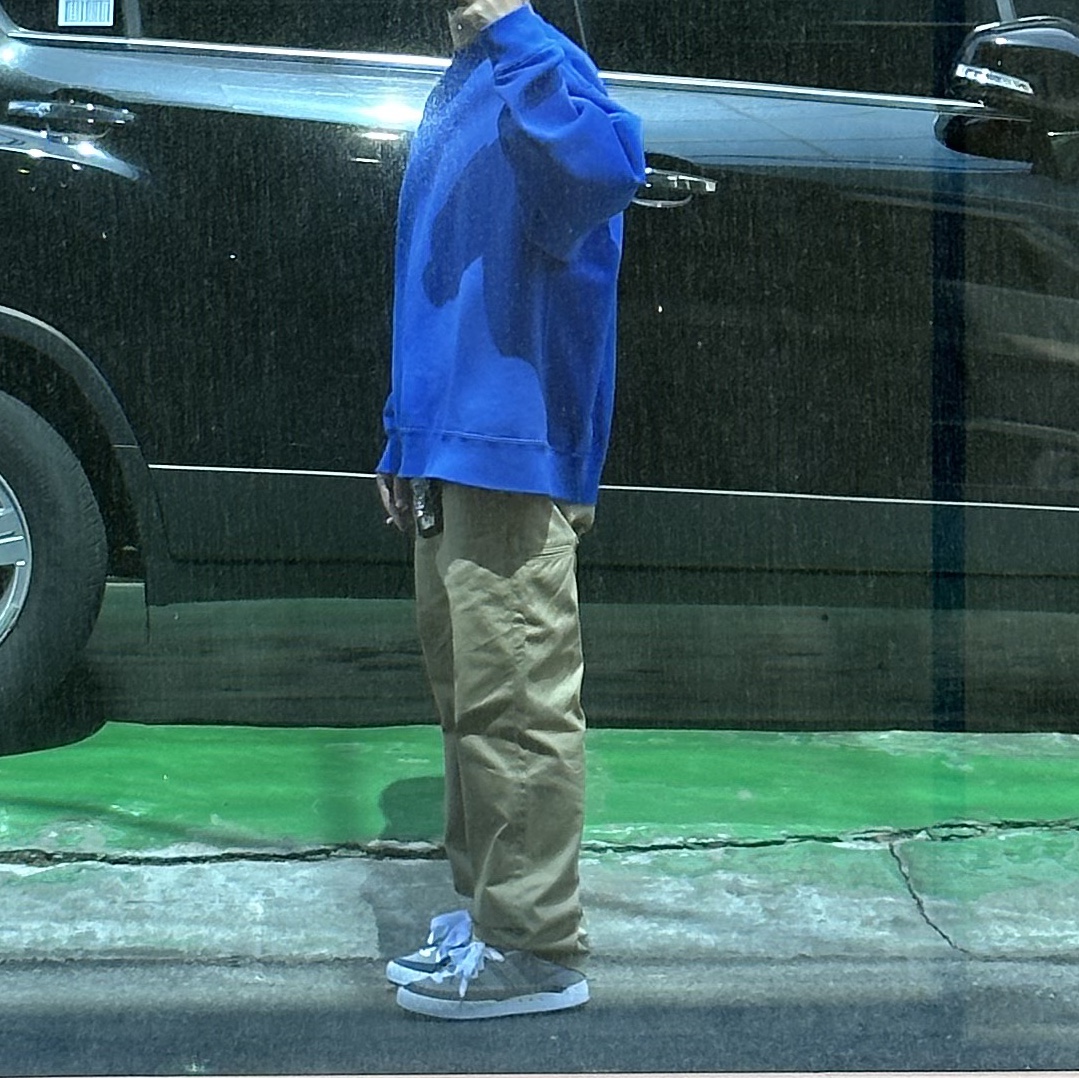 Nike x Stussy NRG Acid Washed Crewneck Game Royal (DR4024-480), Human Made Chino Pants Beige 착용 스타일