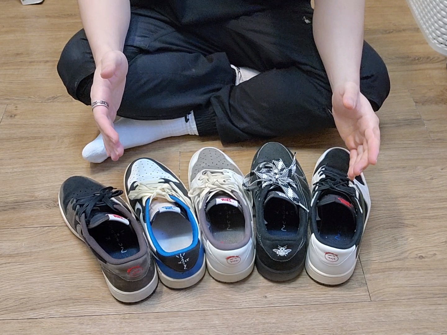 Jordan 1 x Travis Scott Retro Low OG SP Sail and Ridgerock, Jordan 1 x Travis Scott x Fragment Retro Low OG SP Military Blue 착용 스타일 - 3