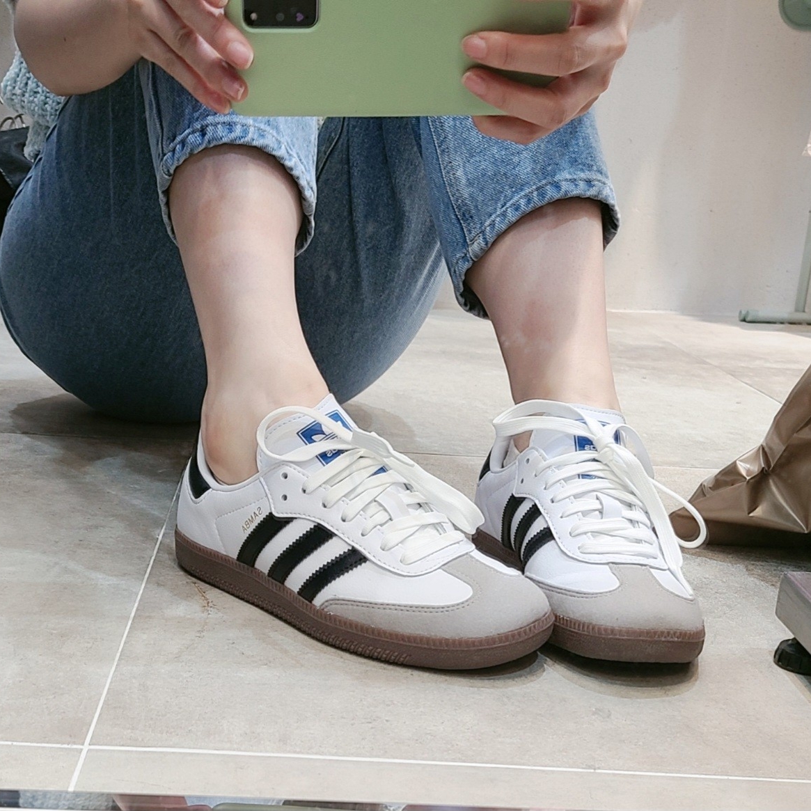Adidas Samba Vegan White Black 착용 스타일 - 2