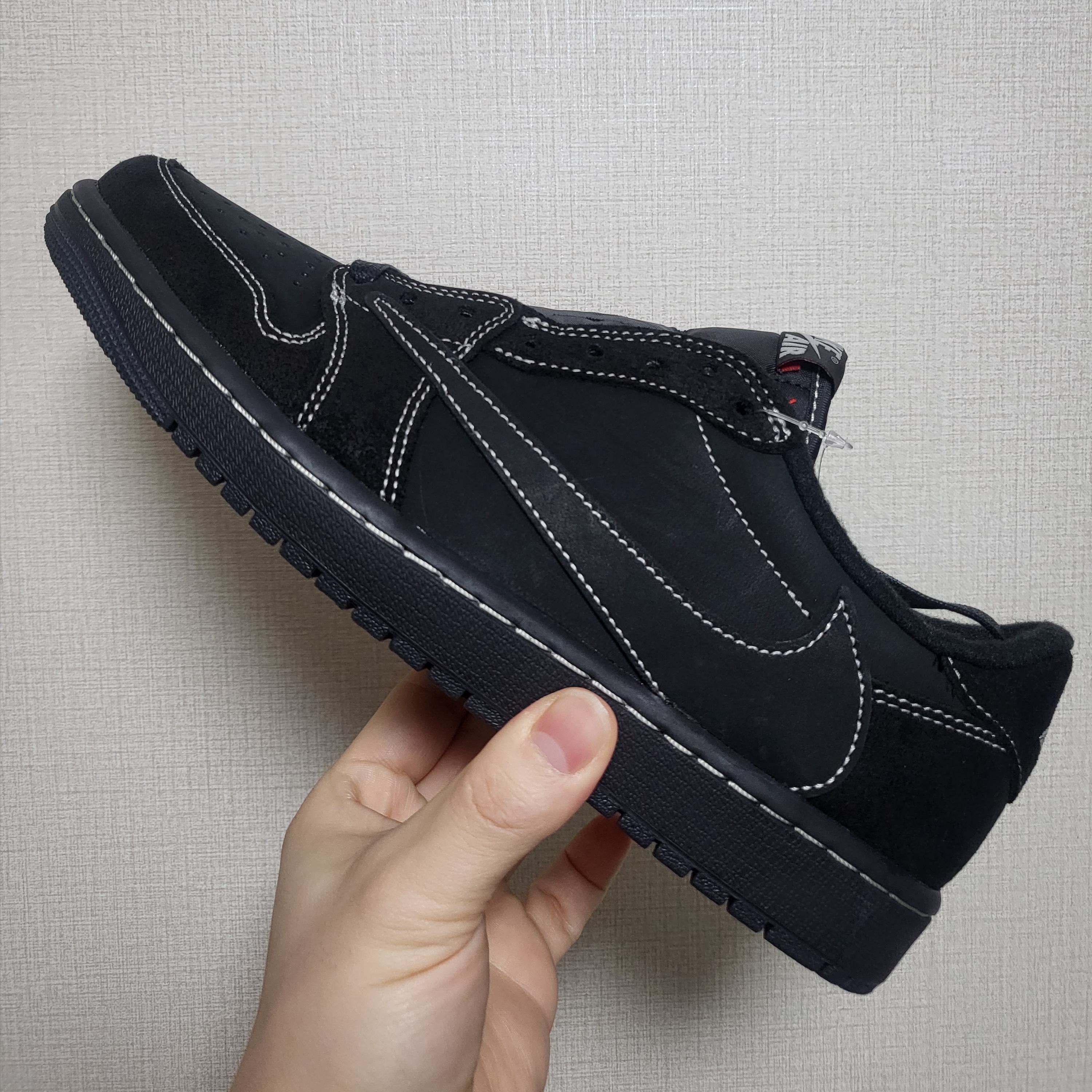 Jordan 1 x Travis Scott Retro Low OG SP Black Phantom 착용 스타일 - 1
