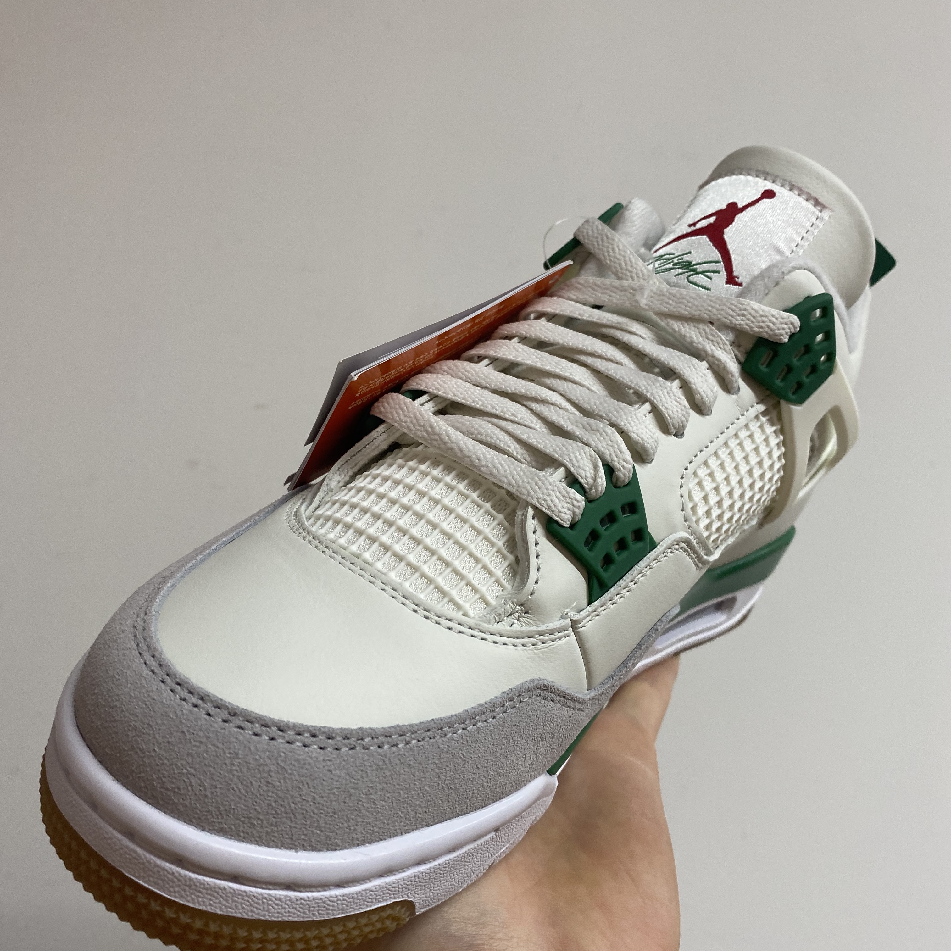 Jordan 4 x Nike SB Retro SP Pine Green 착용 스타일 - 1