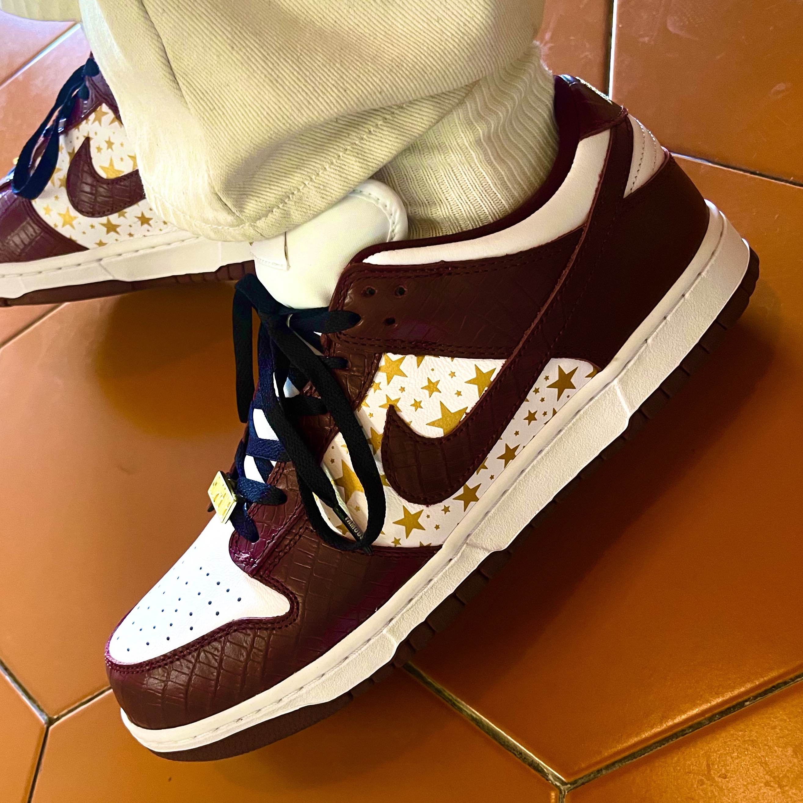 Nike x Supreme SB Dunk Low Barkroot Brown 착용 스타일 - 1