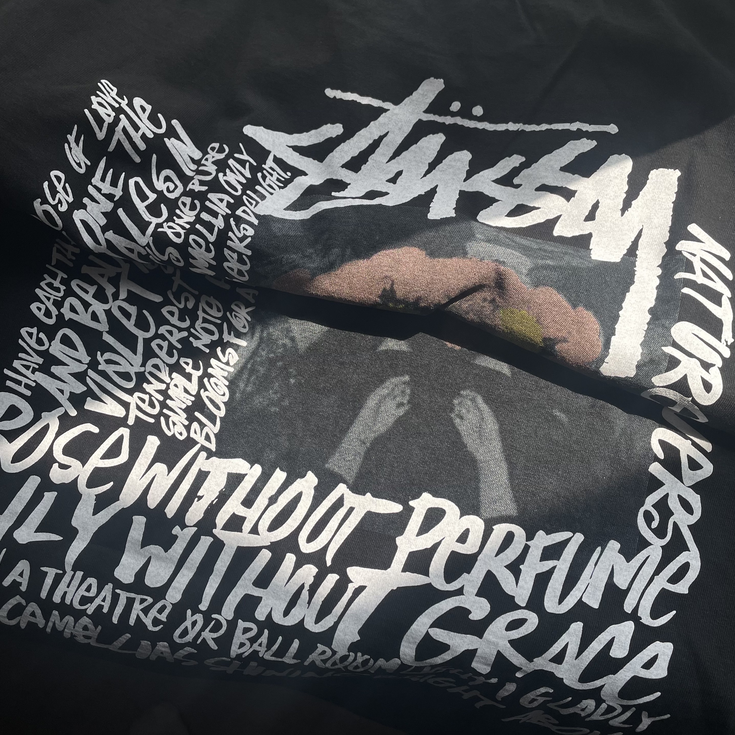 Stussy Camellias Pig. Dyed T-Shirt Black 착용 스타일