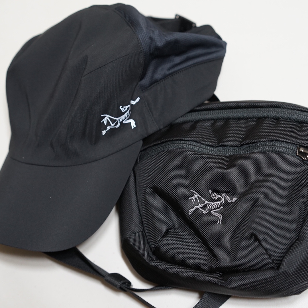 Arc'teryx Mantis 1 Waistpack Black, Arc'teryx Calvus Cap Black 착용 스타일