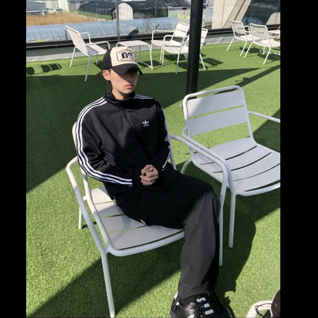 Adidas Superstar Core Black White 착용 스타일