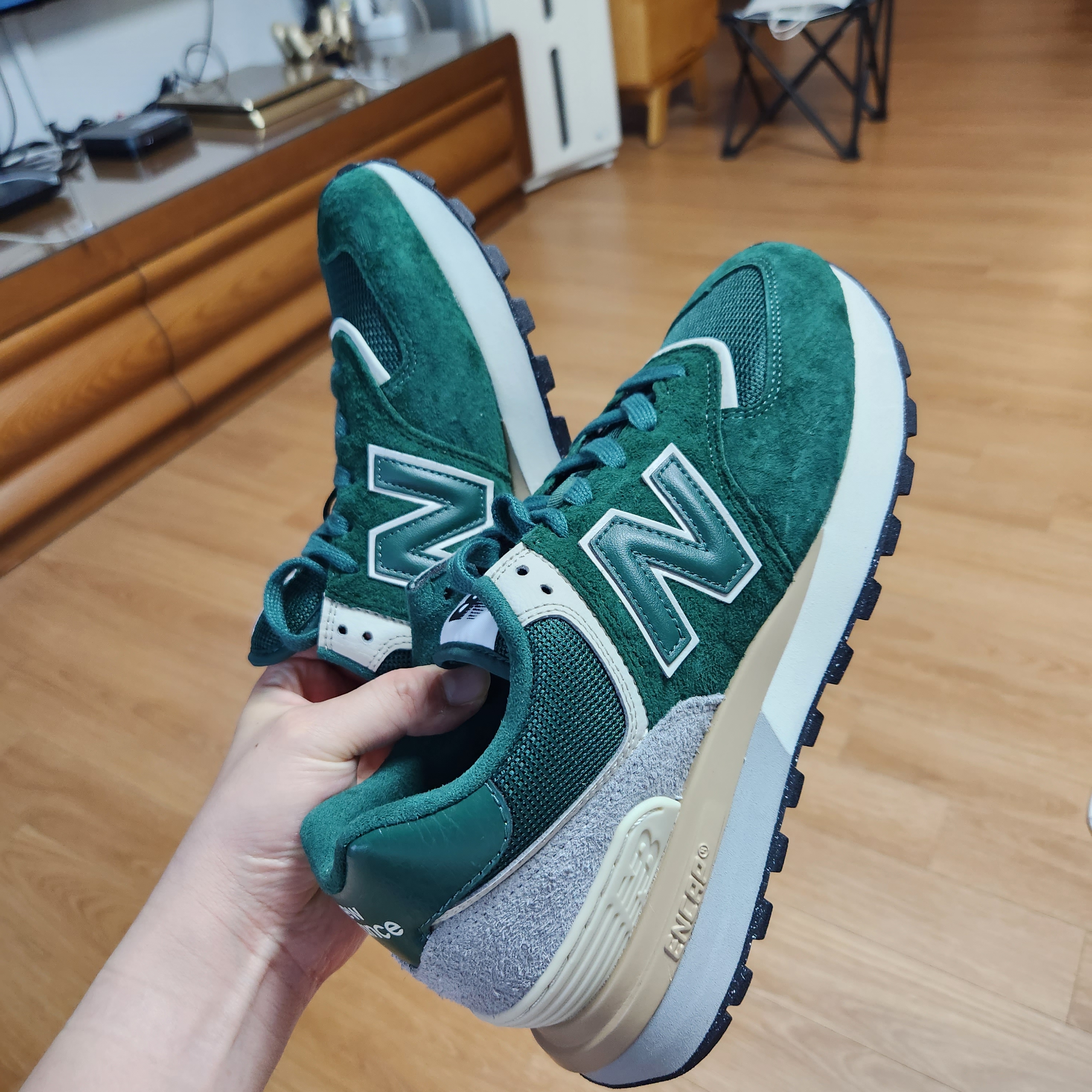 New Balance 574 Legacy Green 착용 스타일