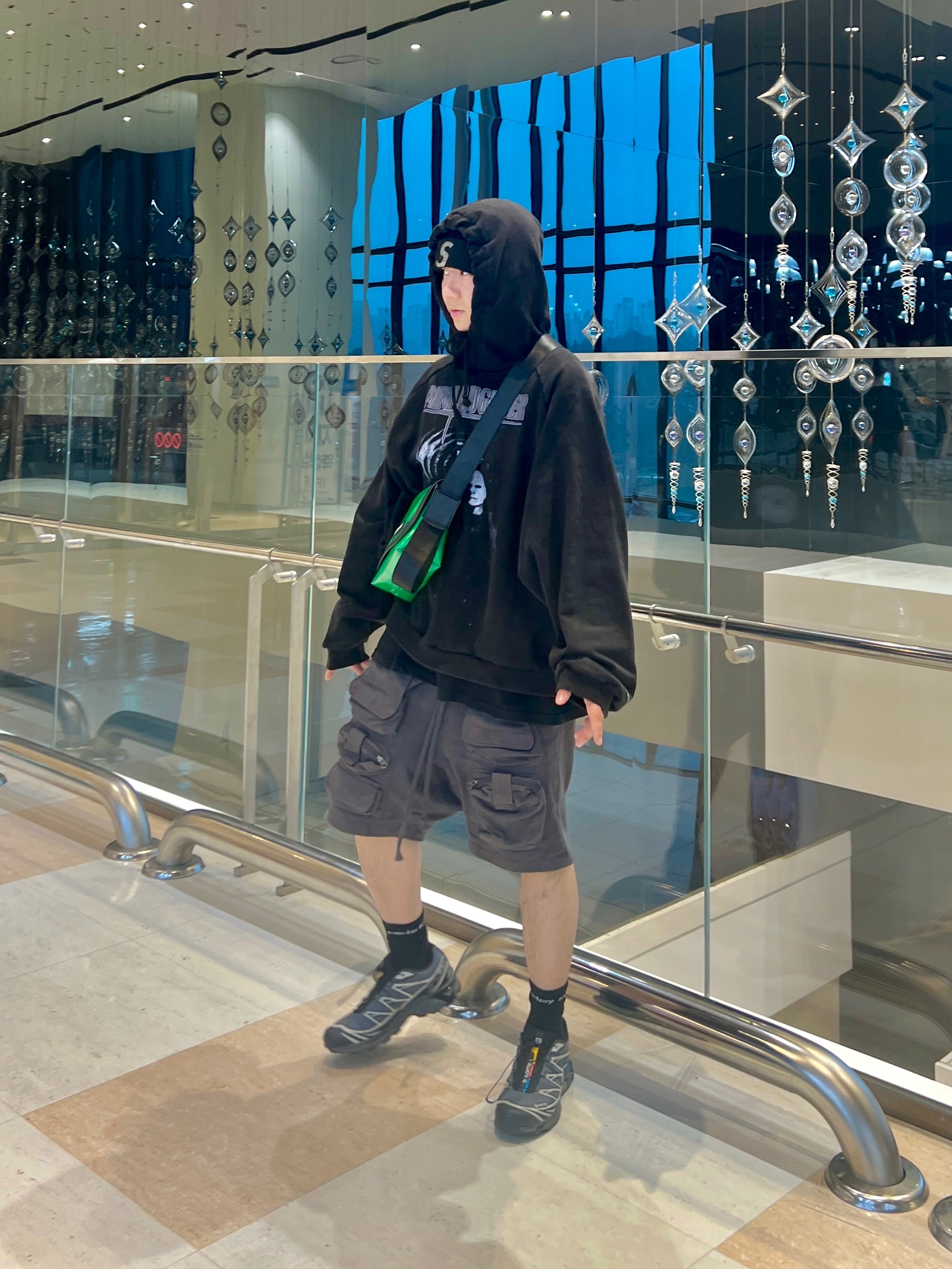 Project G/R Mind Slaughter Vintage Washeed Hoodie Black, Salomon XT-6 Gore-Tex Black Ebony 착용 스타일 - 2