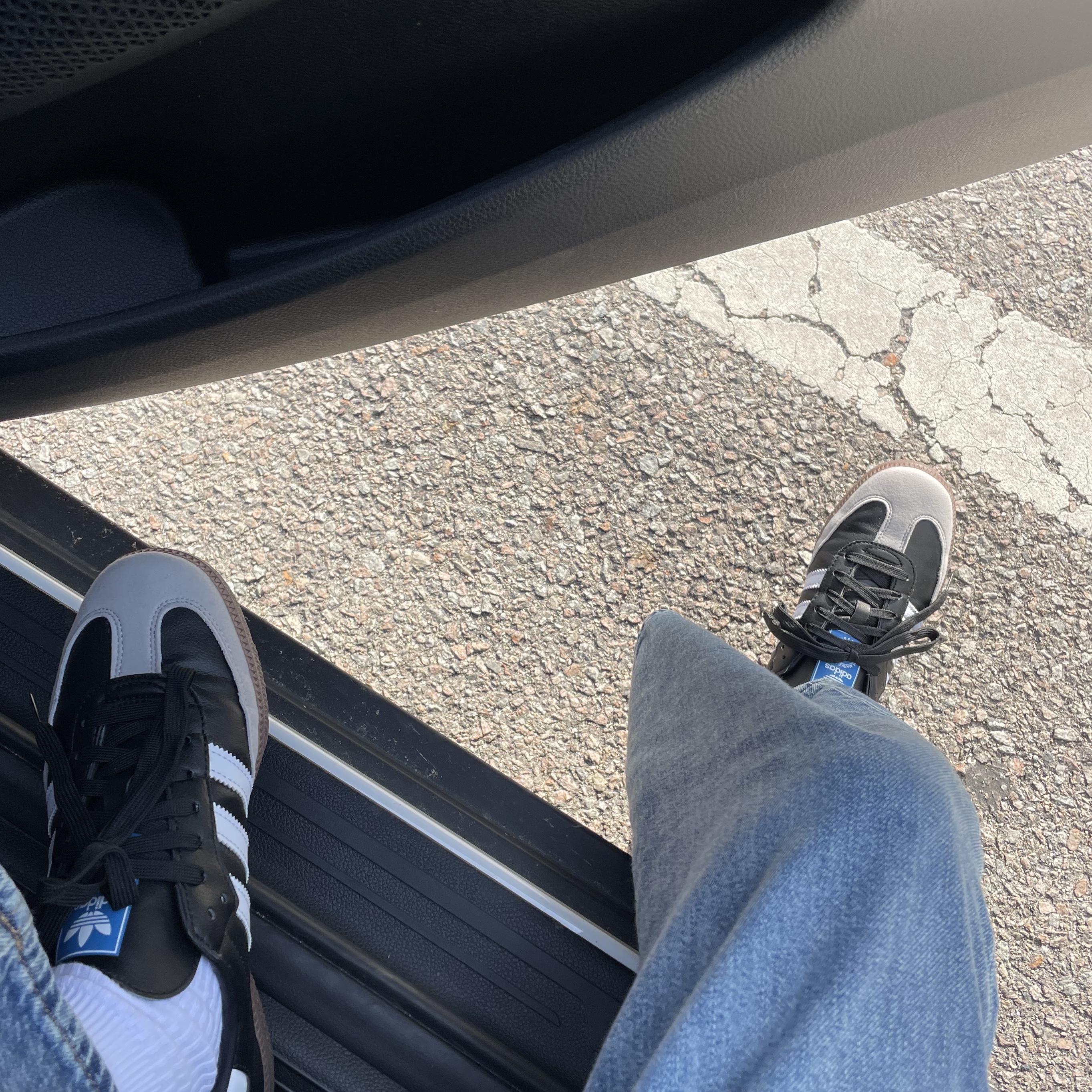 Adidas Samba Vegan Black White 착용 스타일 - 2