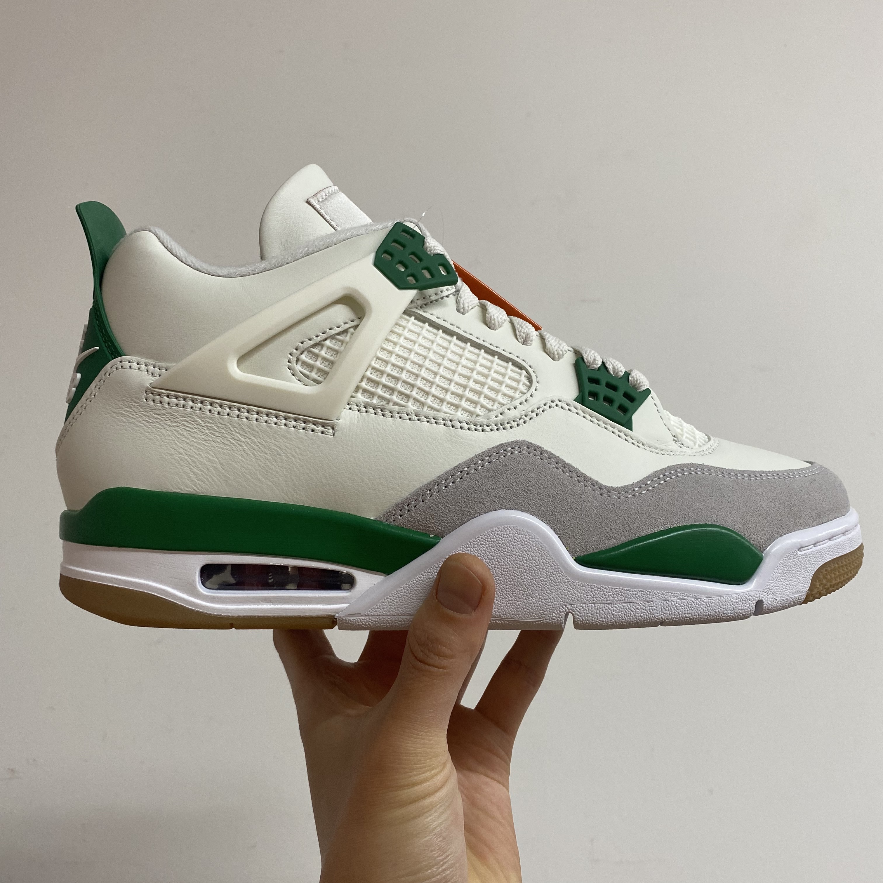 Jordan 4 x Nike SB Retro SP Pine Green 착용 스타일 - 2