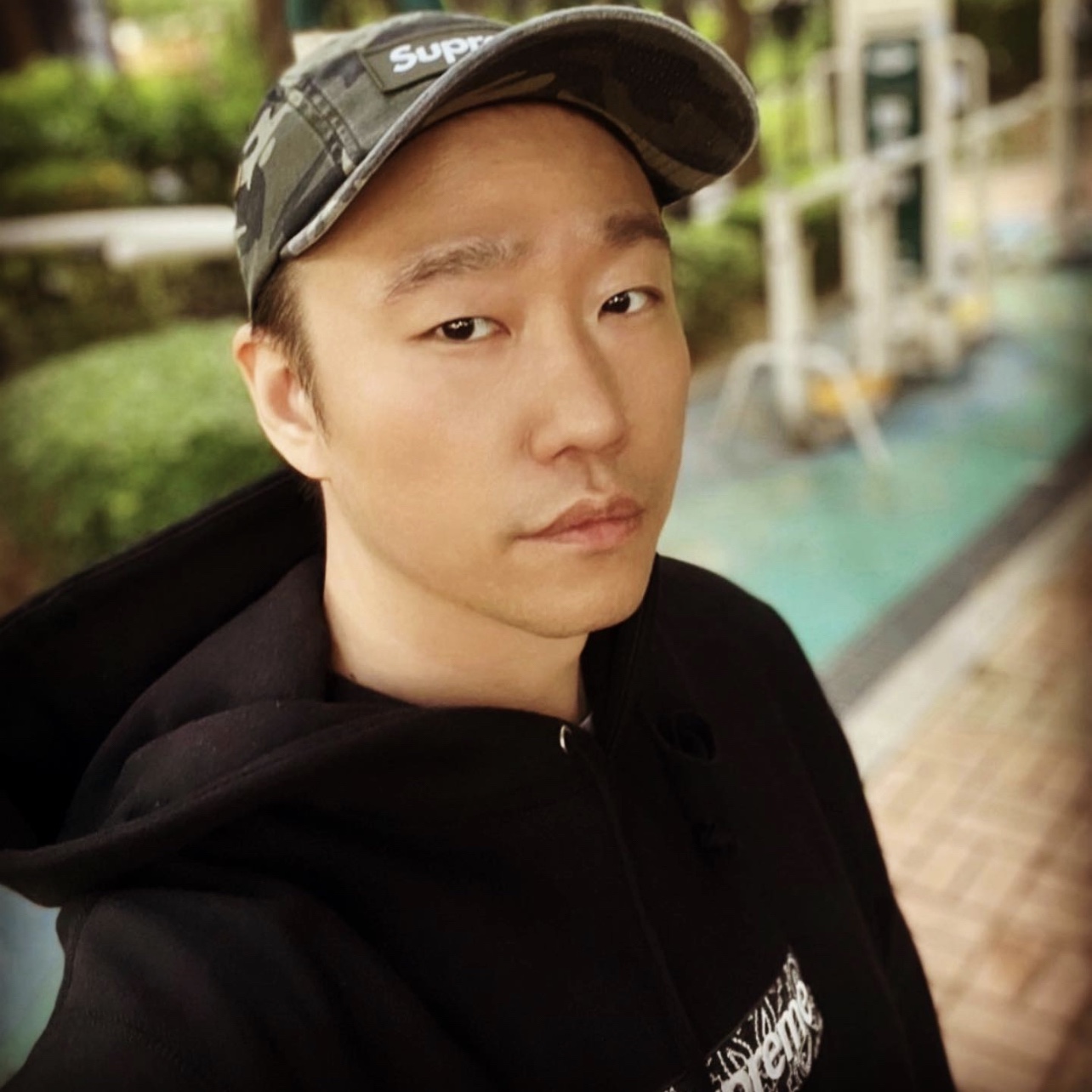 Supreme Military Camp Cap Olive Camo - 23SS, Supreme Bandana Box Logo Hooded Sweatshirt Black - 19FW 착용 스타일