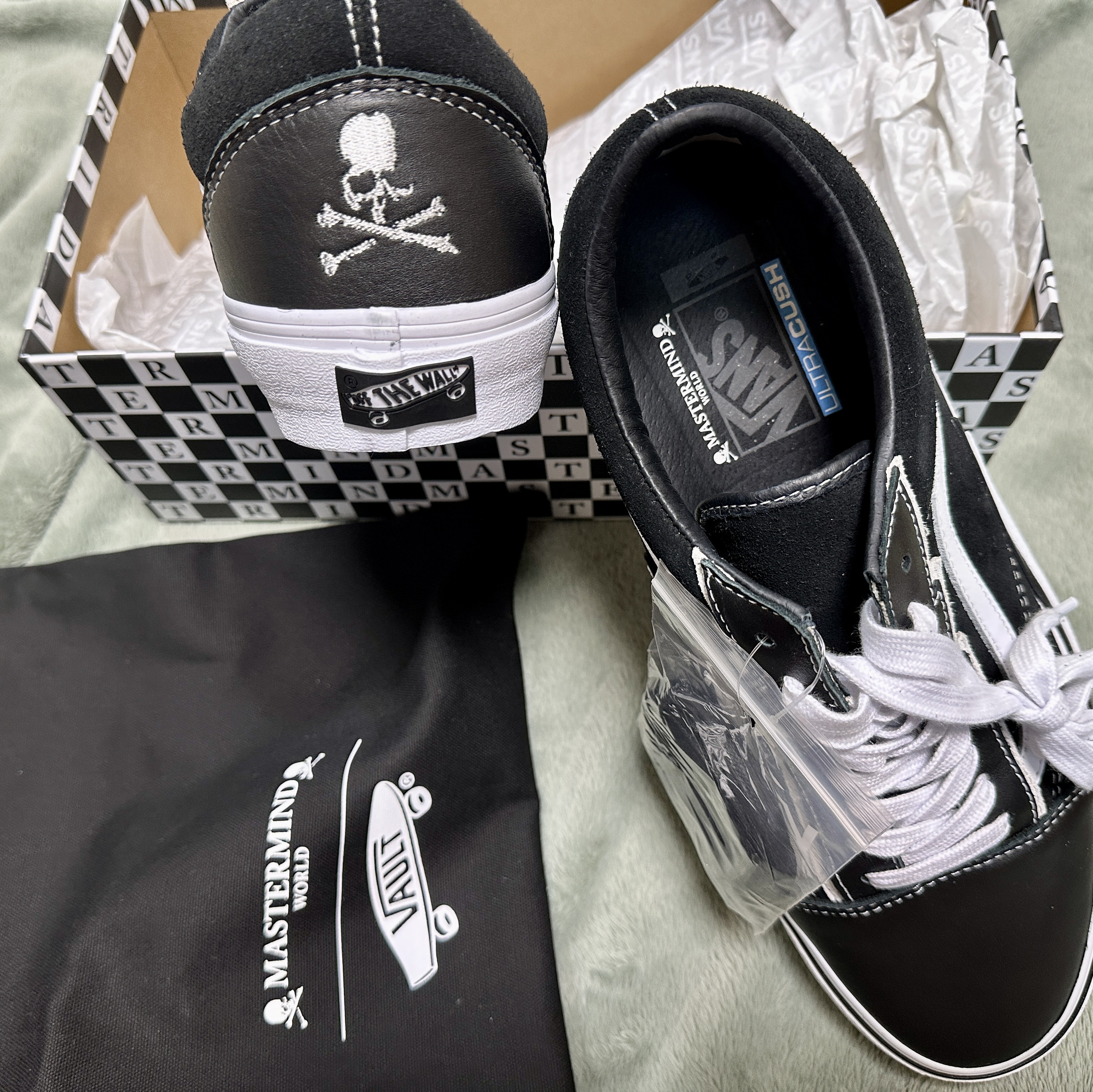 Vans Vault x Mastermind World Old Skool Bolt Black 착용 스타일 - 3